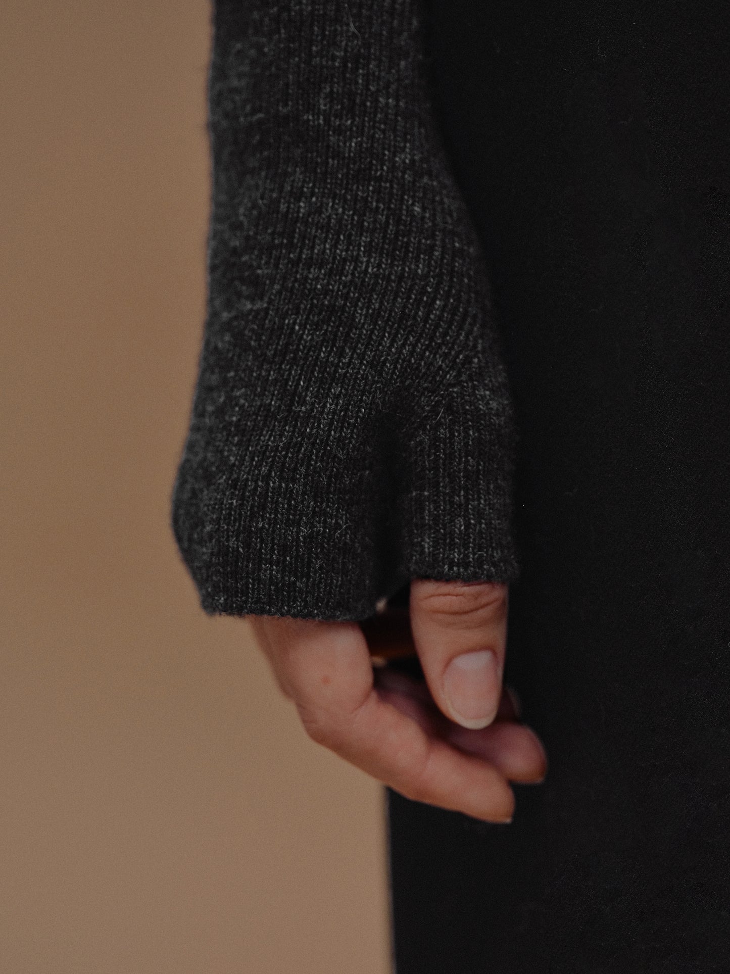 (Pre-order) Thumb-Slot Cashmere Turtleneck, Charcoal