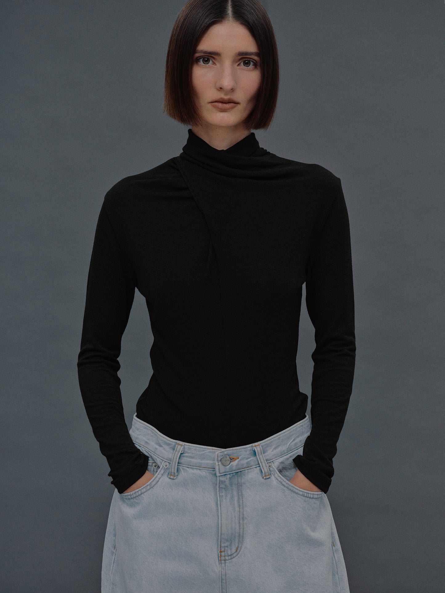 Daye Cross Neck Wool T-Shirt, Black