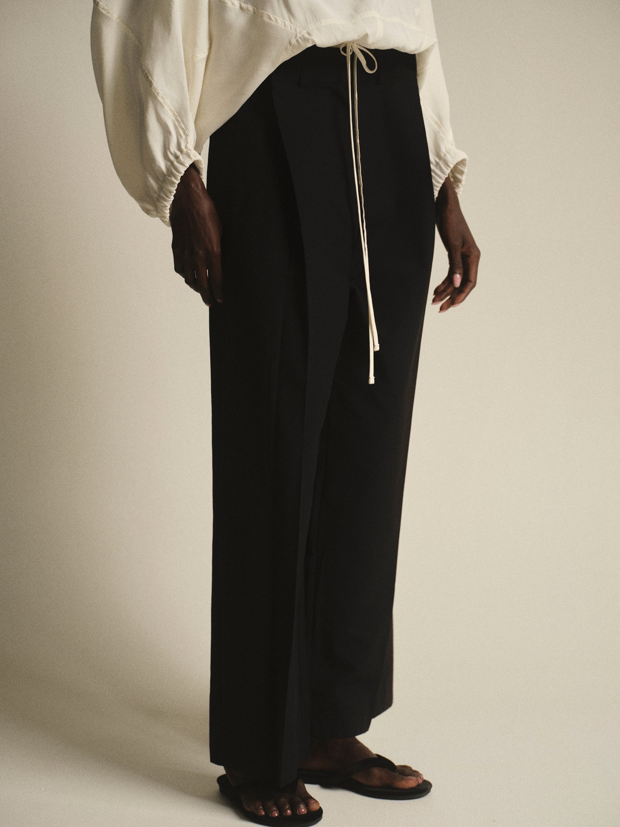 Relaxed Pleated Chinos, Black