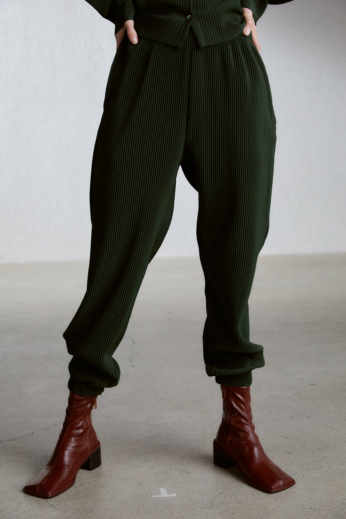 Pleated Lounge Jogger Pants, Khaki