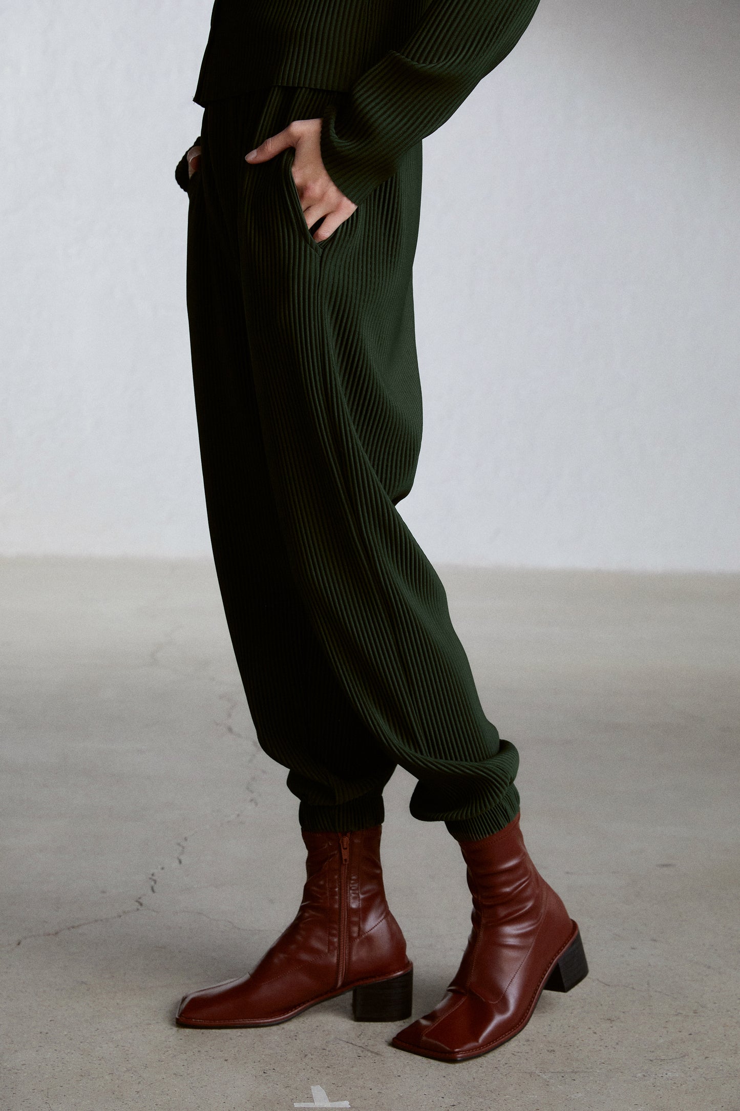 Pleated Lounge Jogger Pants, Khaki