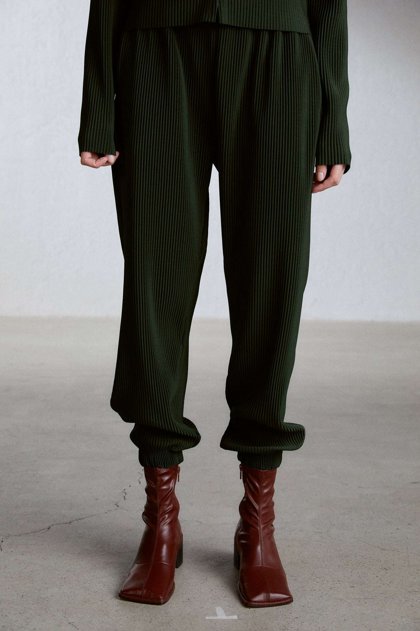 Pleated Lounge Jogger Pants, Khaki