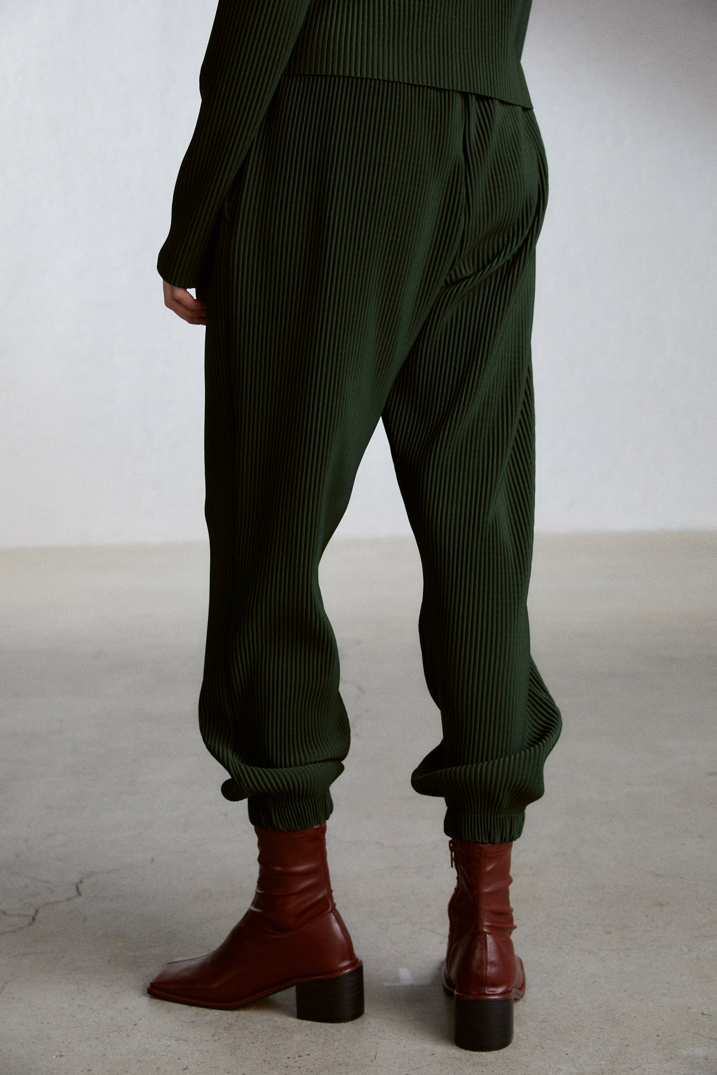 Pleated Lounge Jogger Pants, Khaki