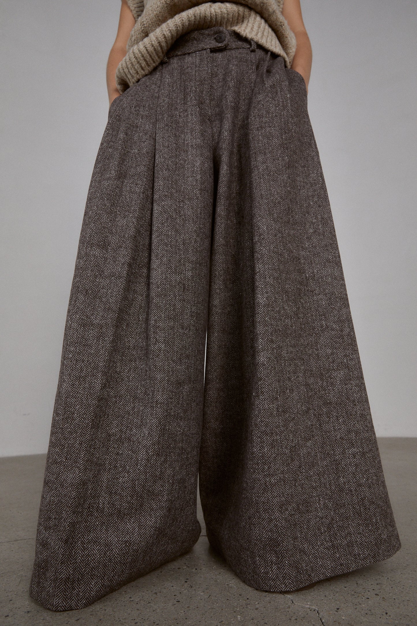 Wide Relaxed Wool-Blend Trousers, Brown