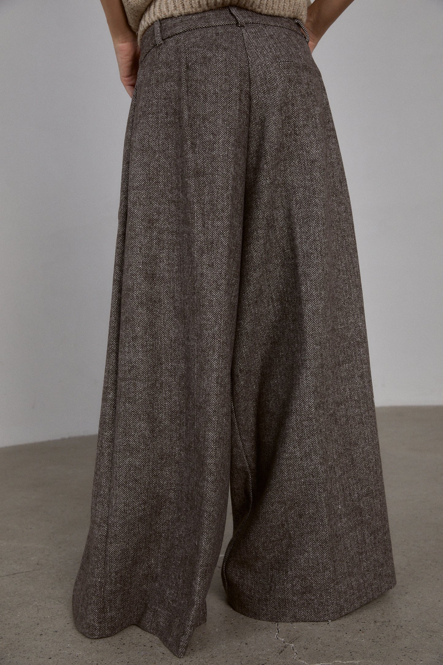 Wide Relaxed Wool-Blend Trousers, Brown