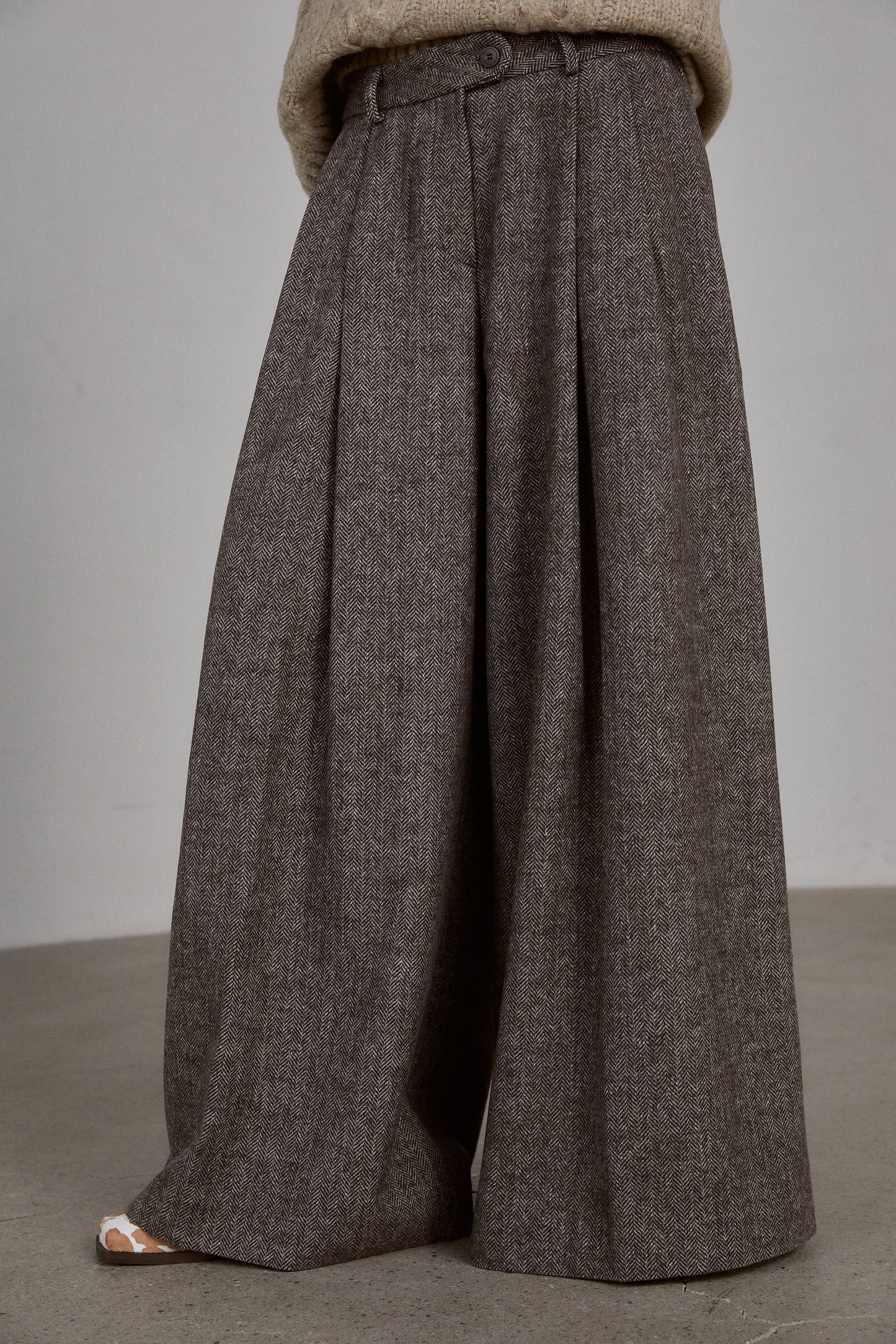 Wide Relaxed Wool-Blend Trousers, Brown