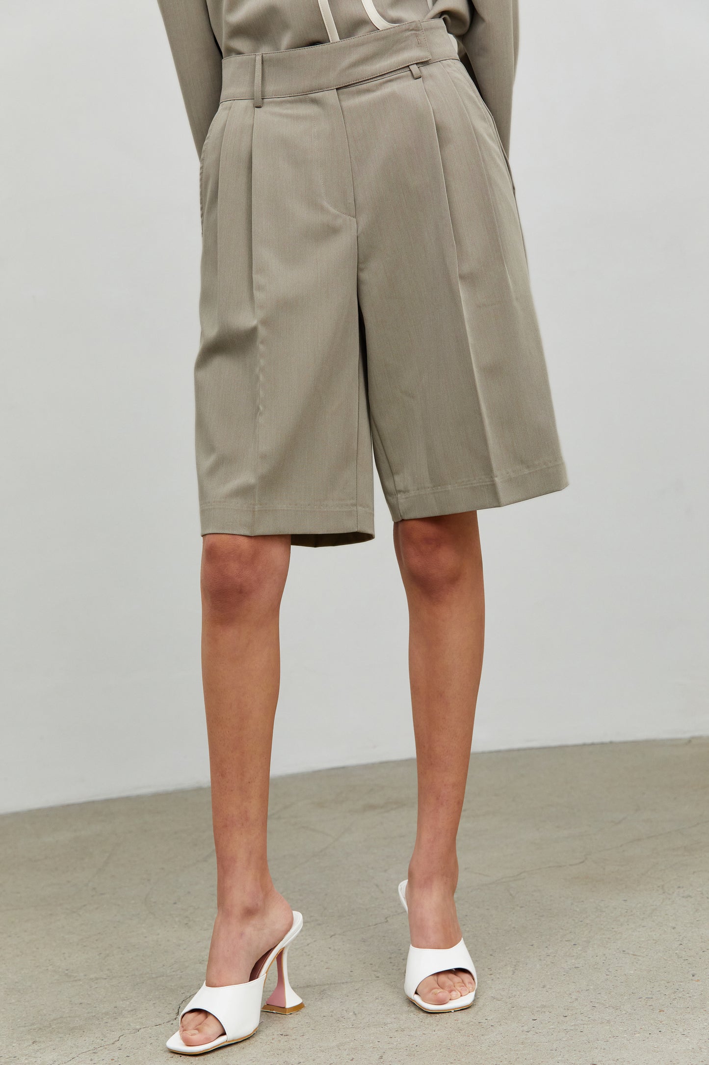 Wide Folded Suit Shorts, Hazelwood