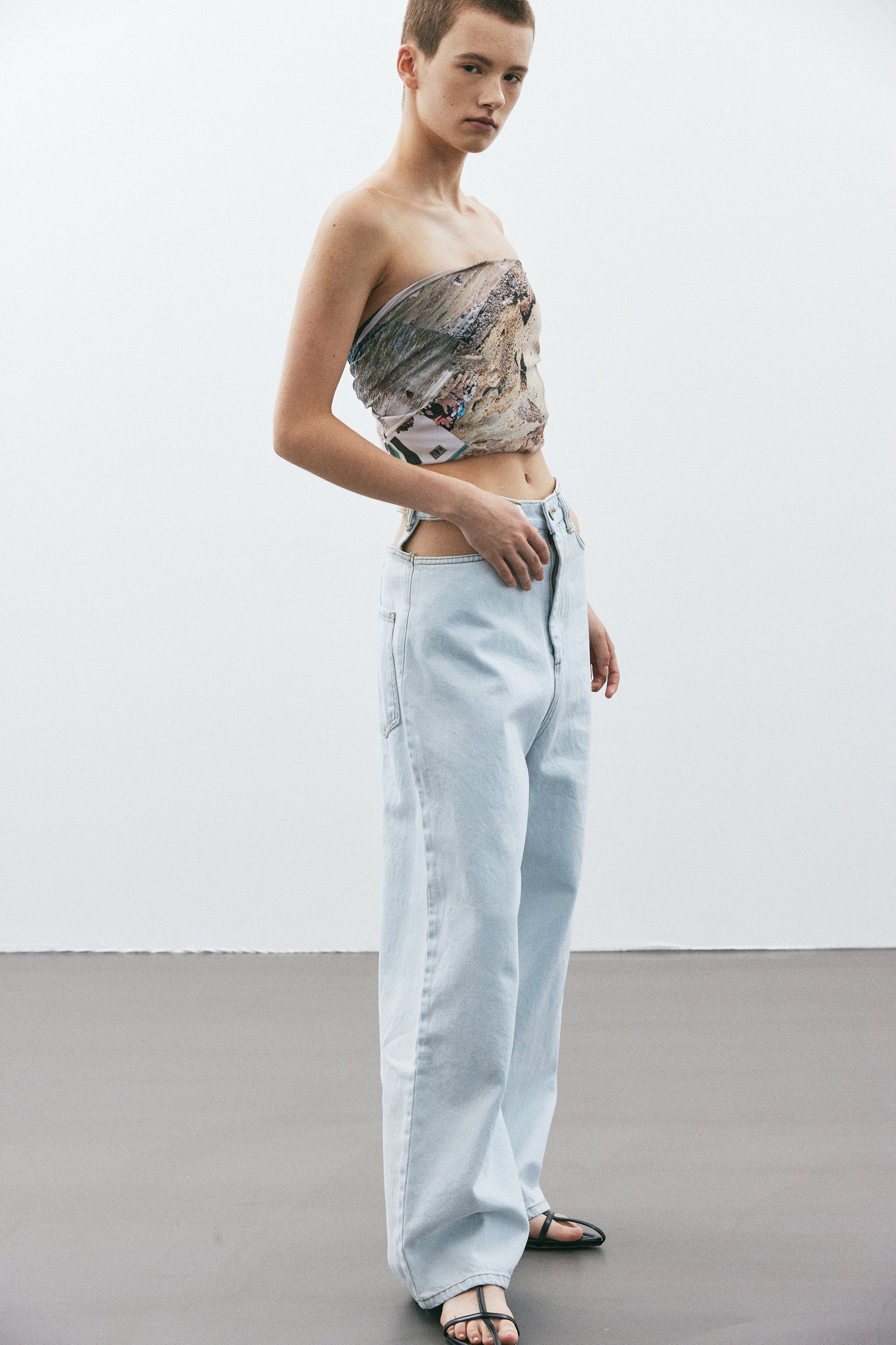 Cutout Waist Jeans, Light Wash