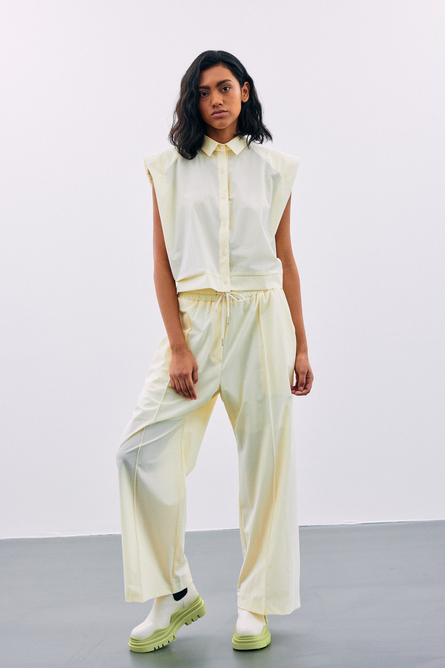 Boxy Padded Sleeveless Shirt, Daffodil