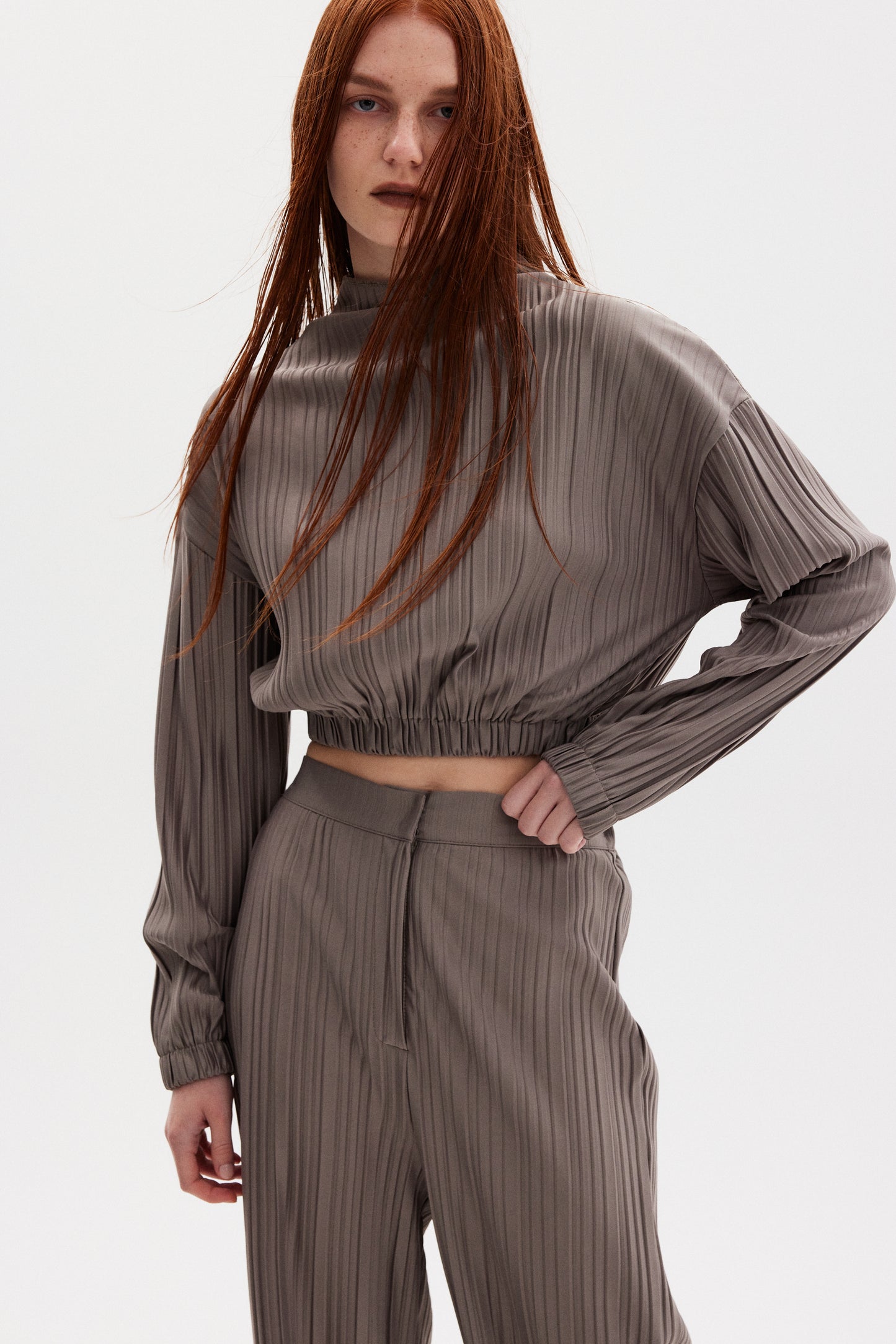 High Neck Plissé Sweatshirt, Hazelnut
