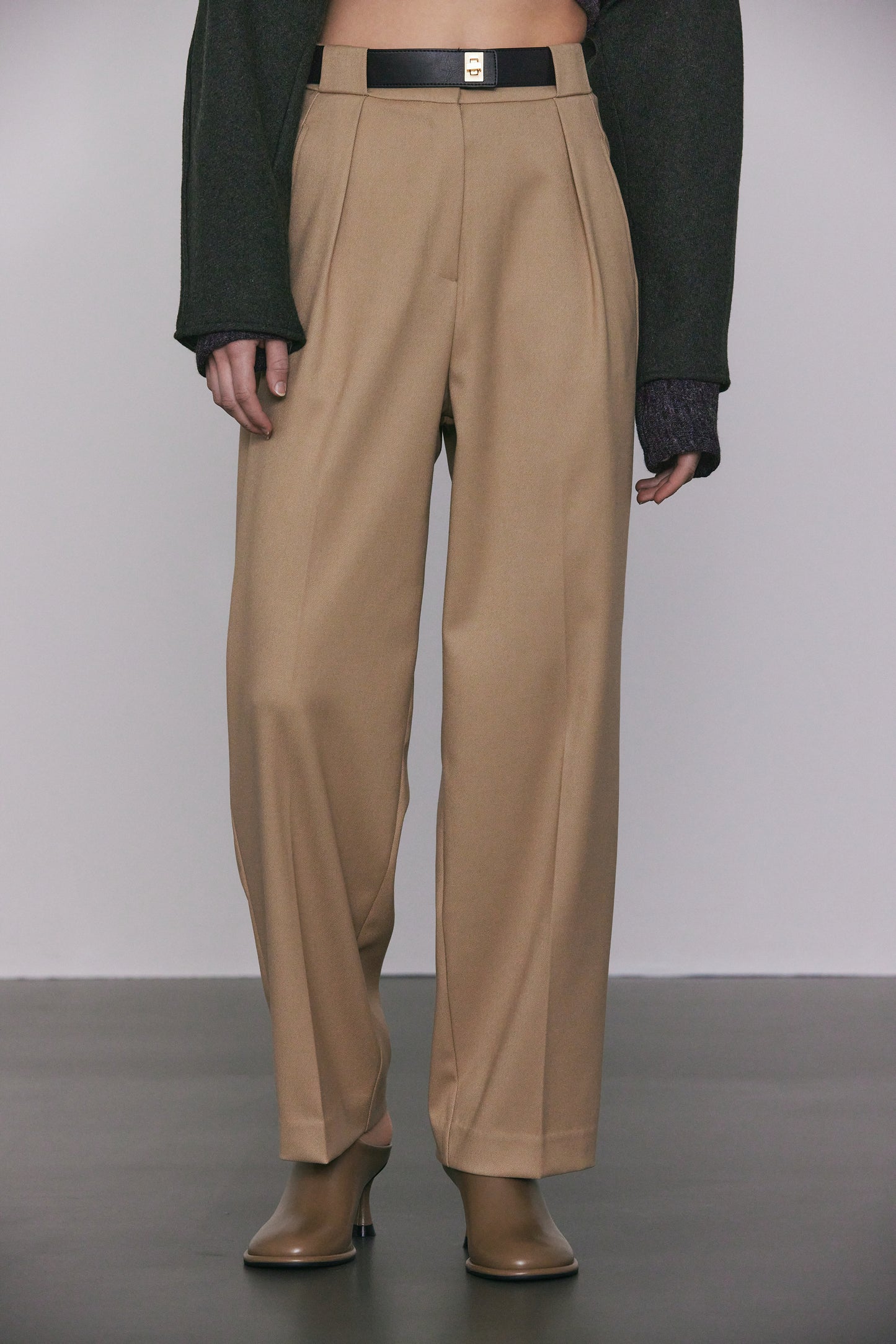 Lock Belted Wide Tapered Trousers, Butterum