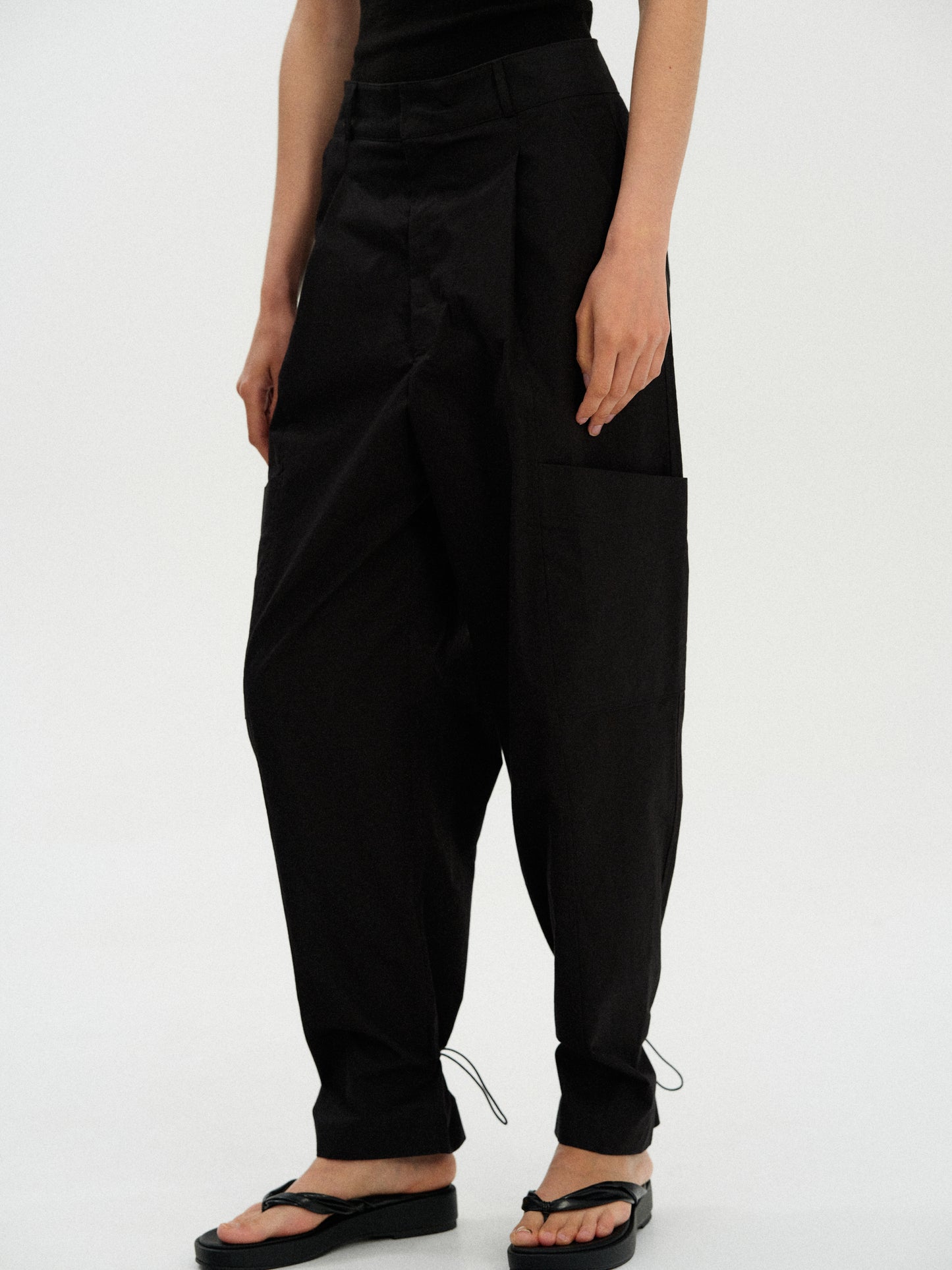 Low Pocket Toggle Trousers, Black