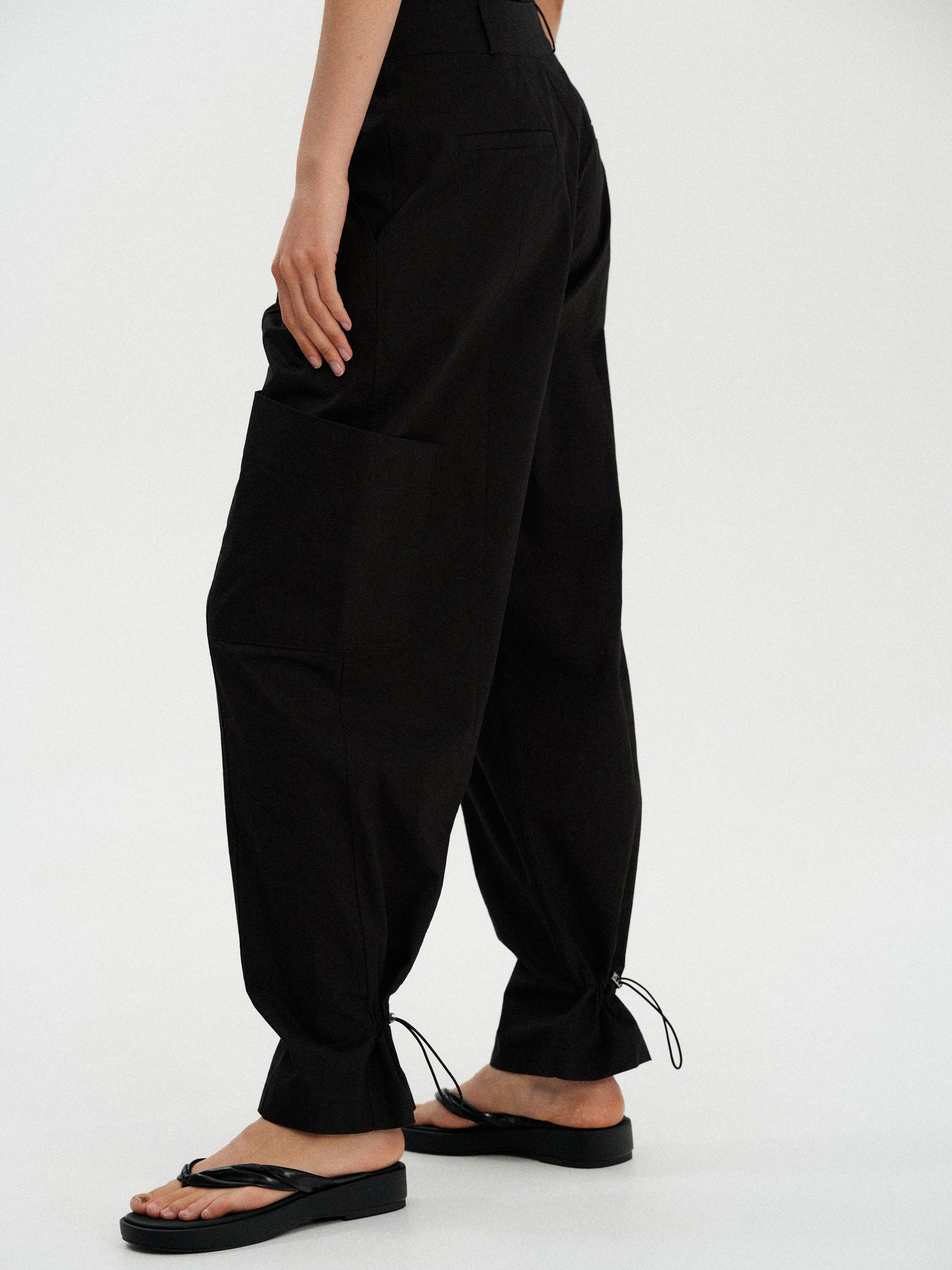 Low Pocket Toggle Trousers, Black