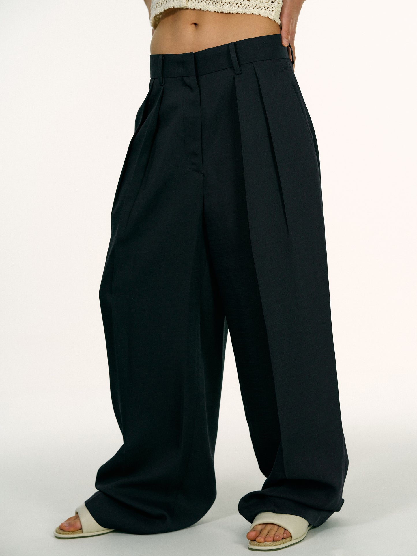 Low-Rise Pleated Trousers, Navy