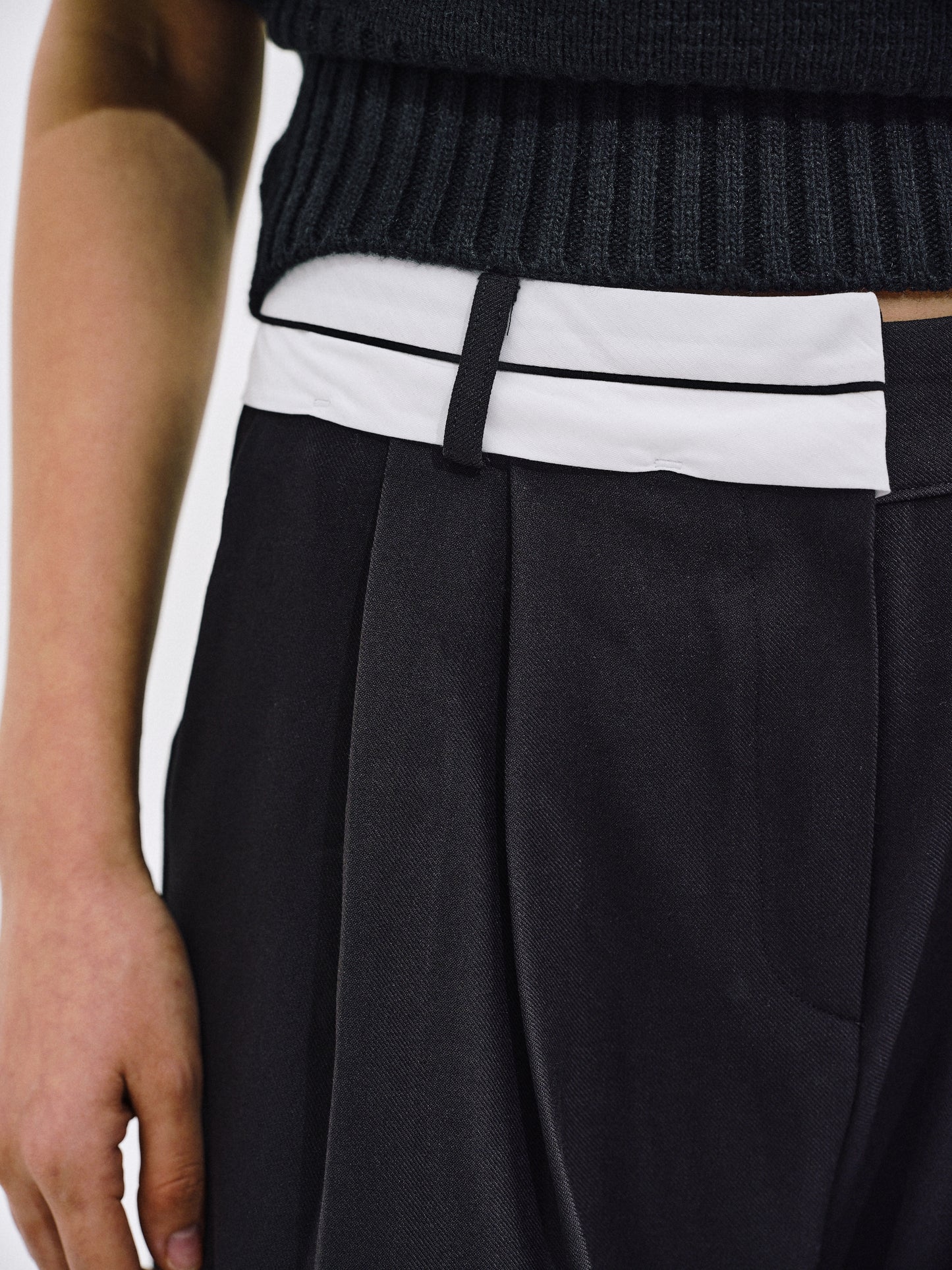 Half Reversed Waistband Trousers, Black