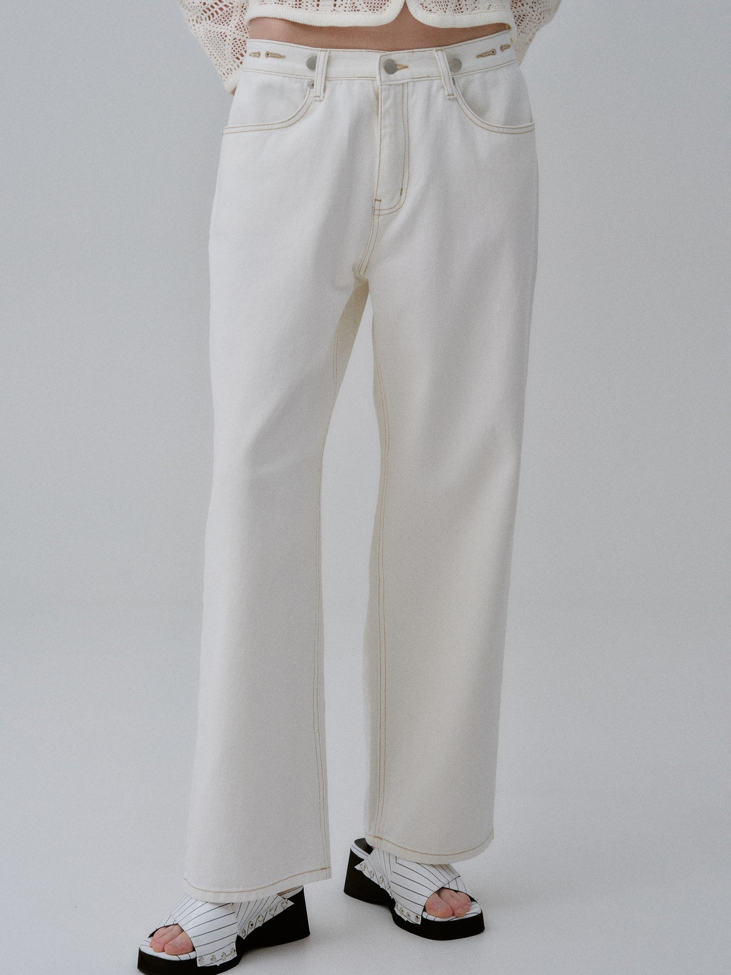 Relaxed Buttoned Jeans, White