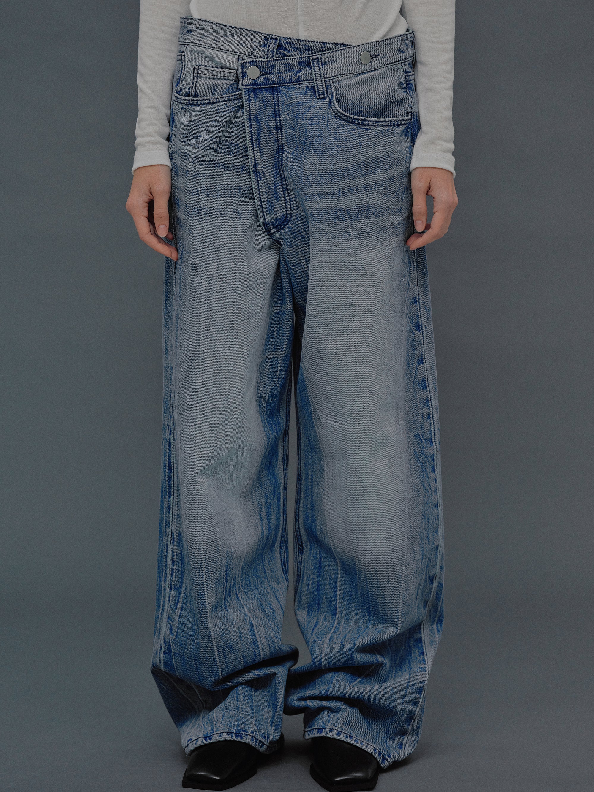 Deconstructed Crossover Jeans, Medium Blue – SourceUnknown