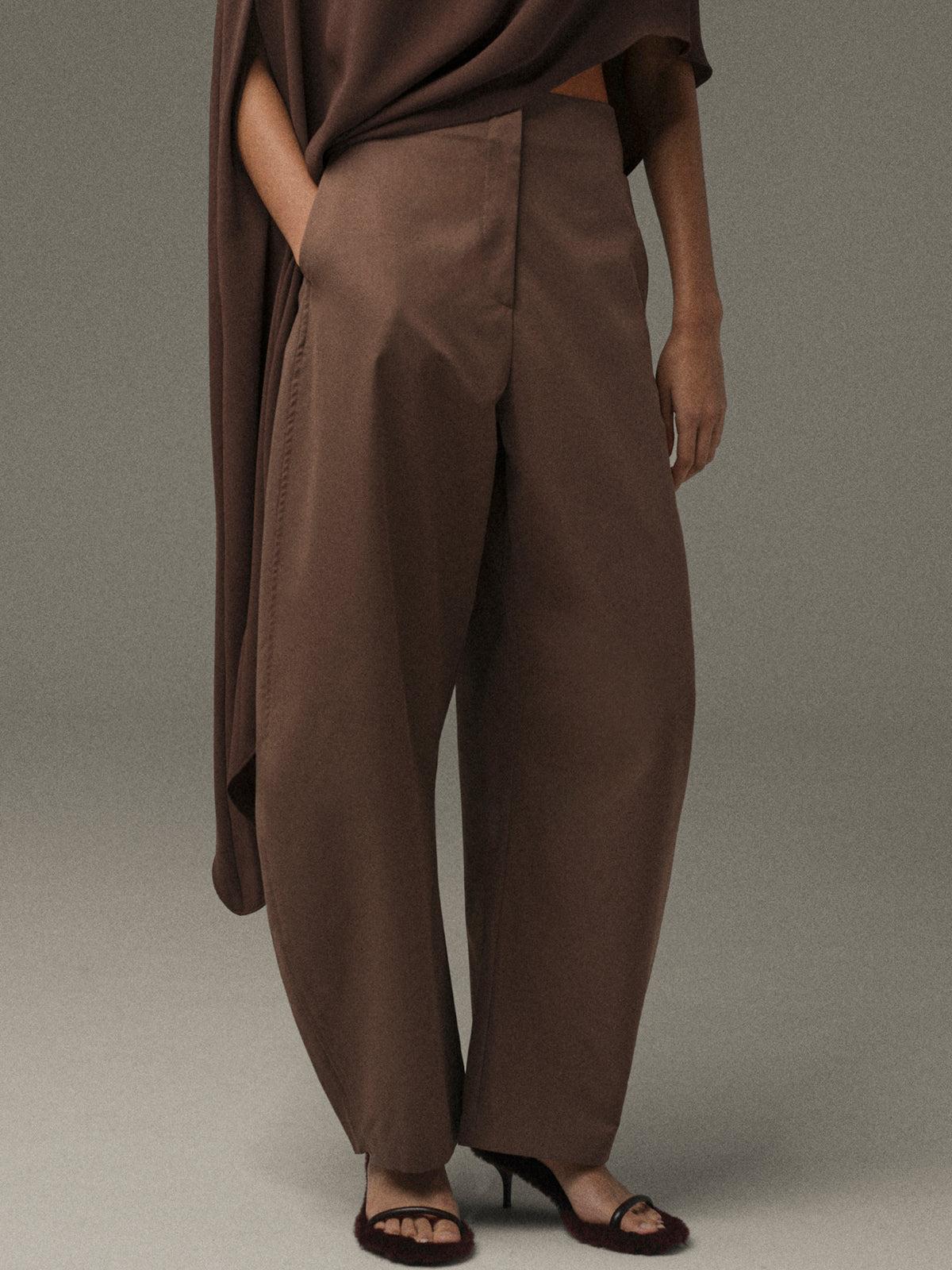 Edolo Barrel-Leg Trousers, Brown