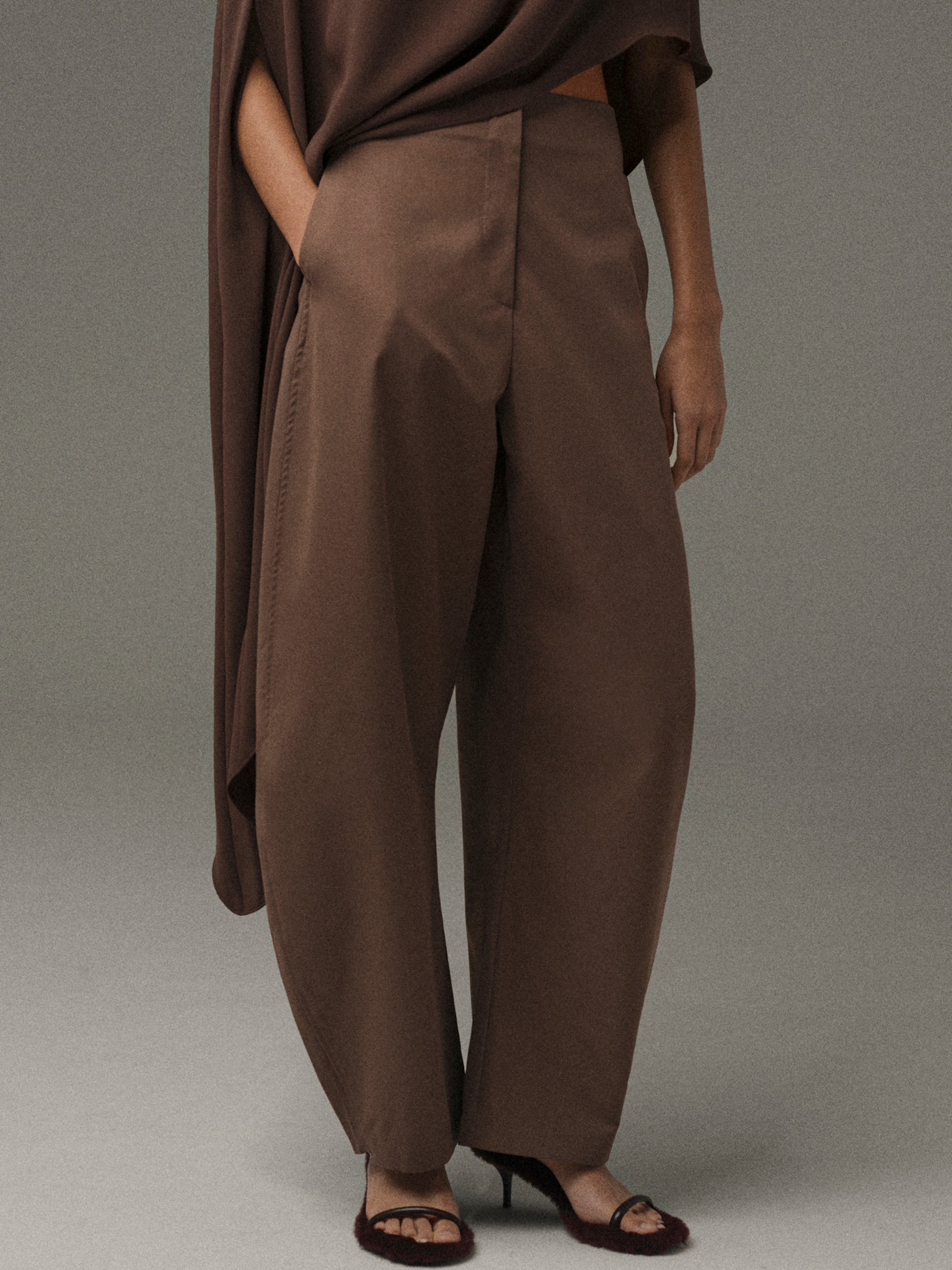 Edolo Barrel-Leg Trousers, Brown