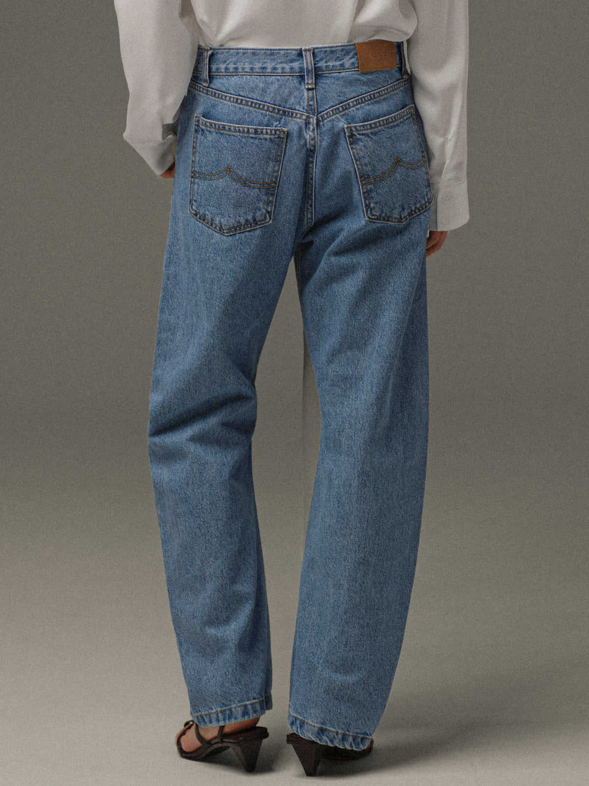 Miro Paneled Curved Jeans, Blue