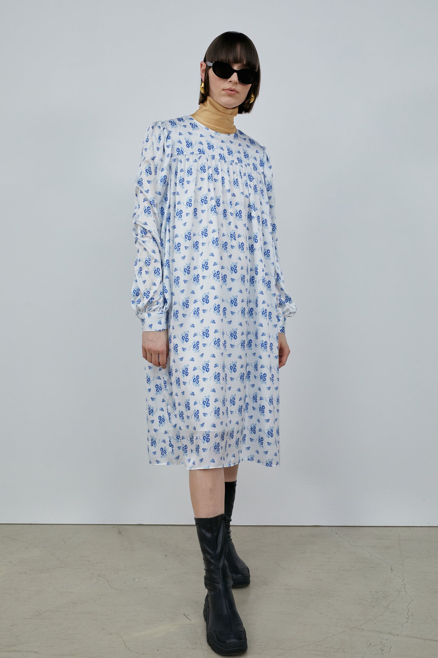 Floral Print Dress with Ruched Sleeve, Blue