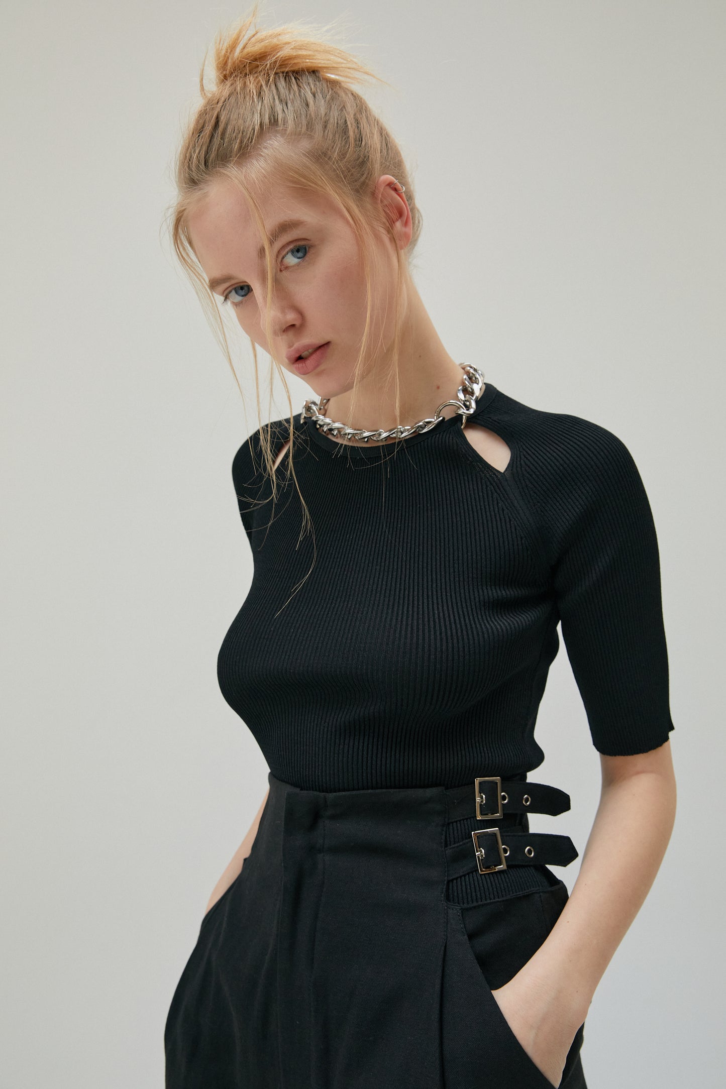 Ribbed Knit With Chain Necklace, Black