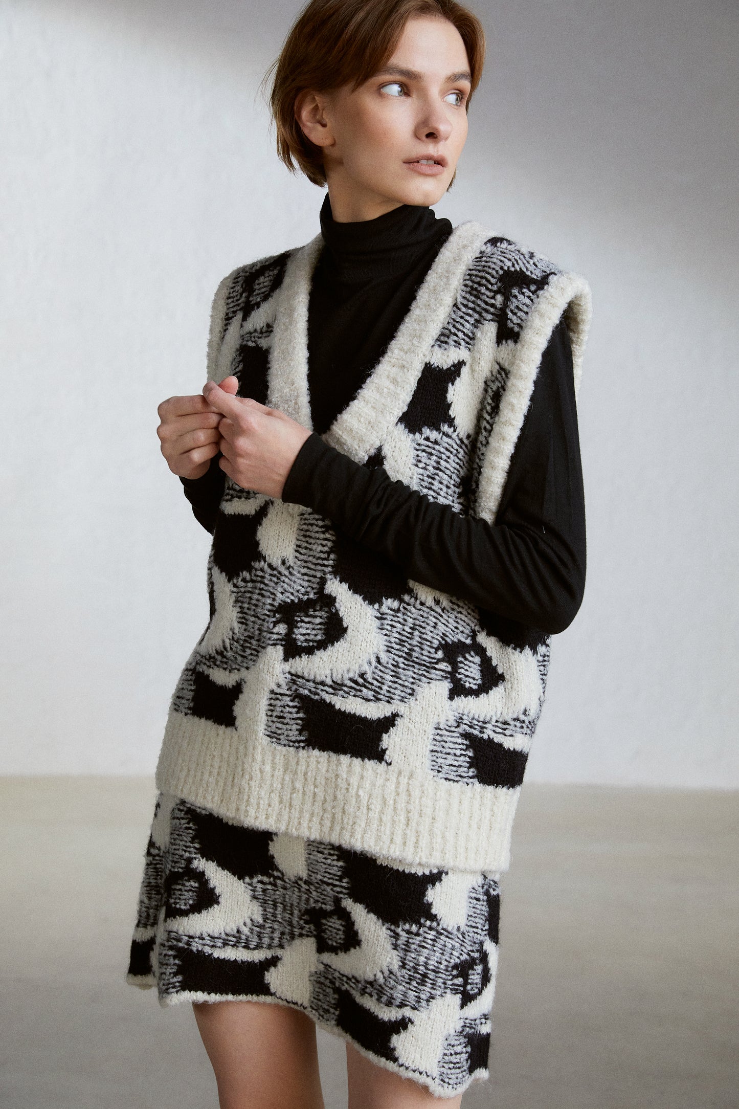 Jacquard Pattern Knit Vest, Black/White