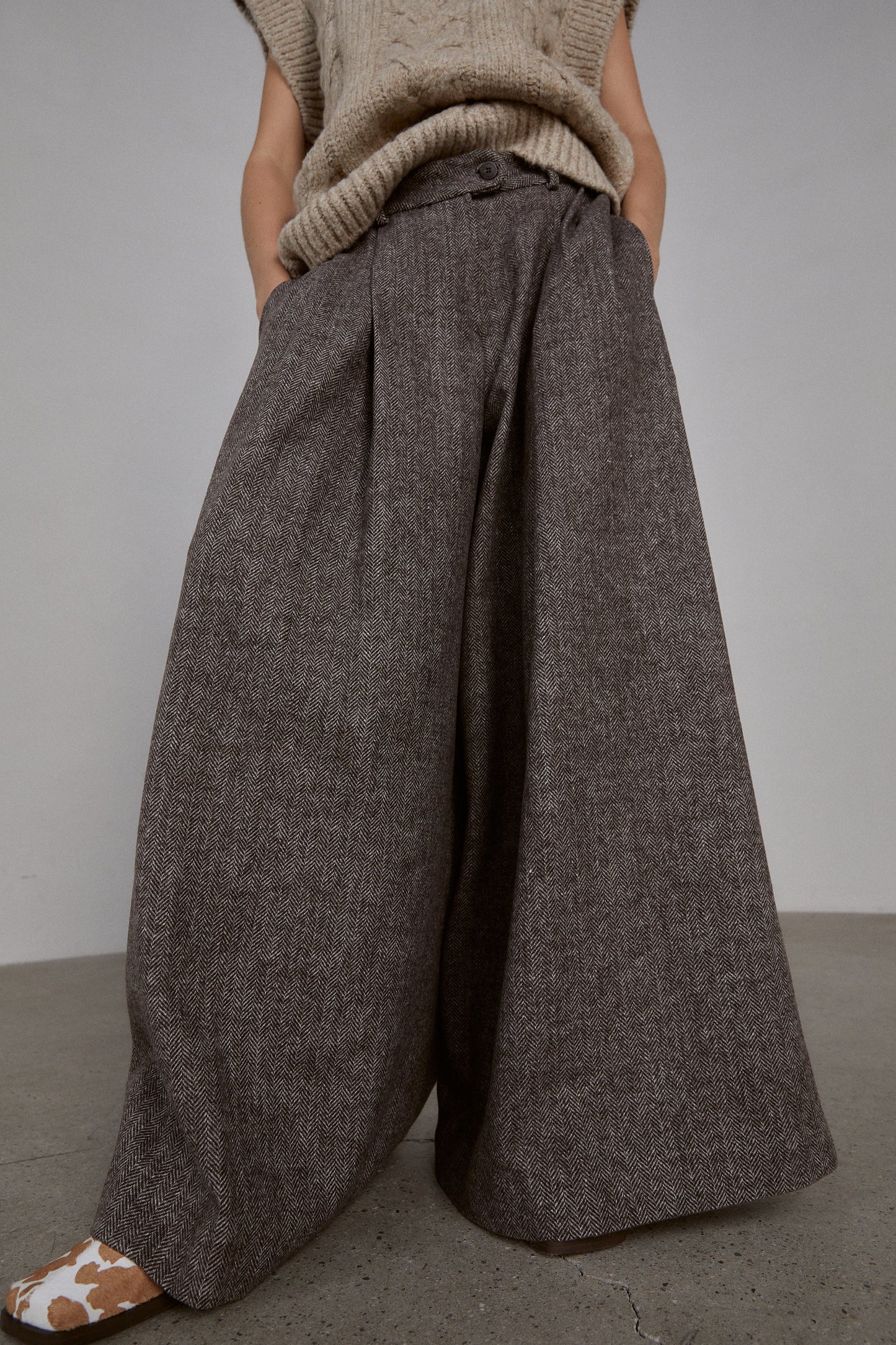 Wide Relaxed Wool-Blend Trousers, Brown