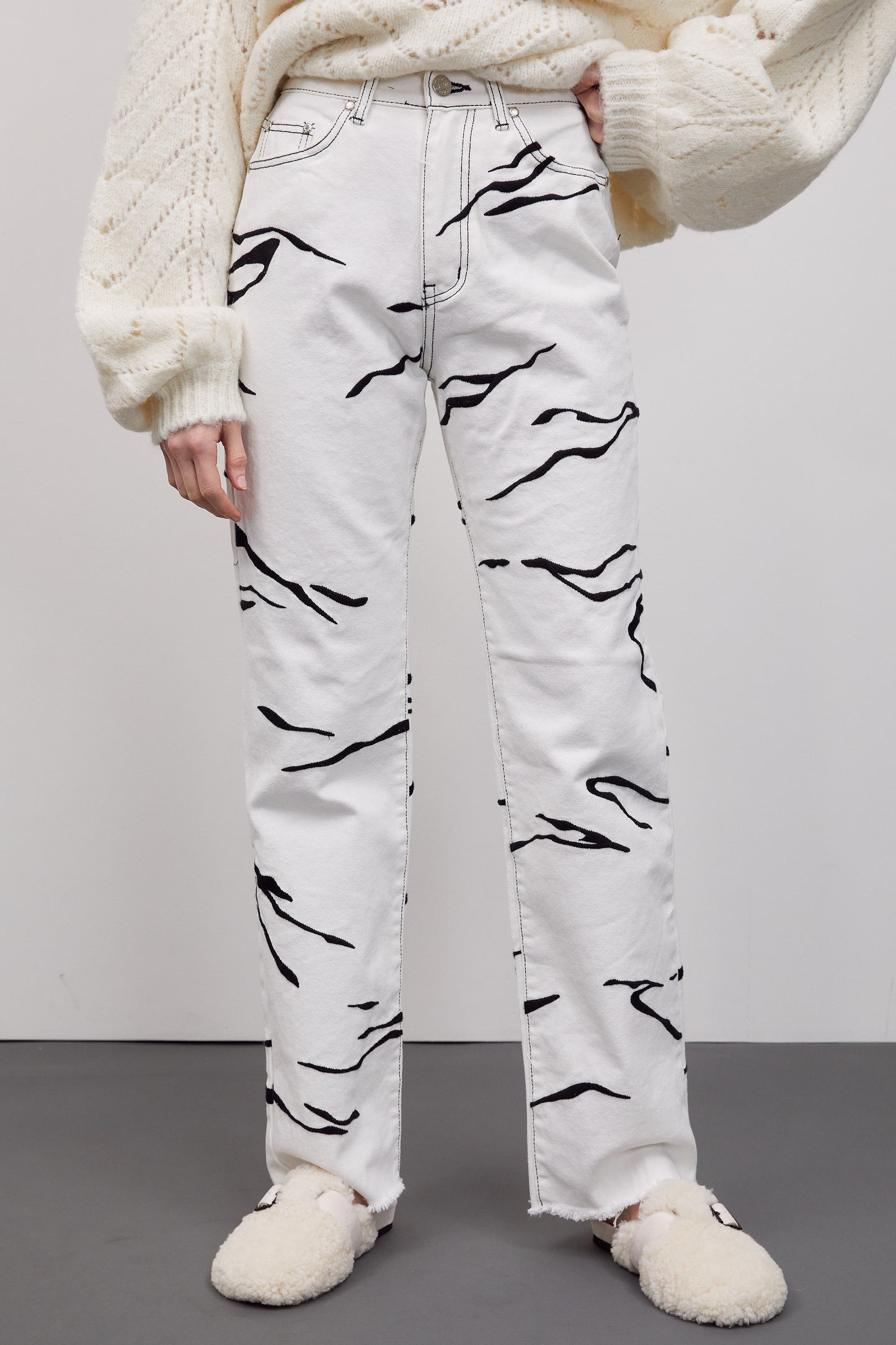 Embroidered Zebra Pattern Jeans, White