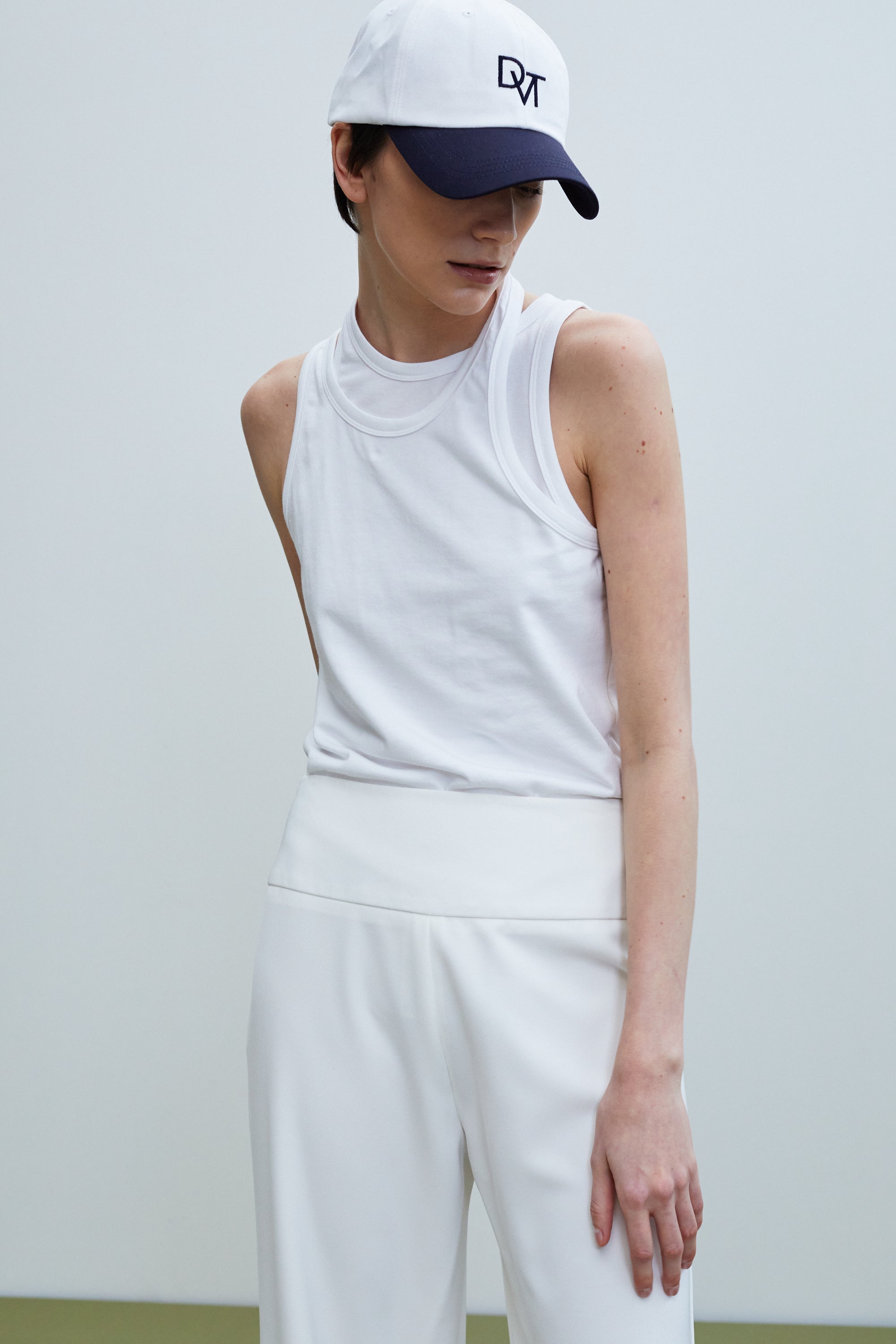 Double Asymmetric Layer Tank, White – SourceUnknown