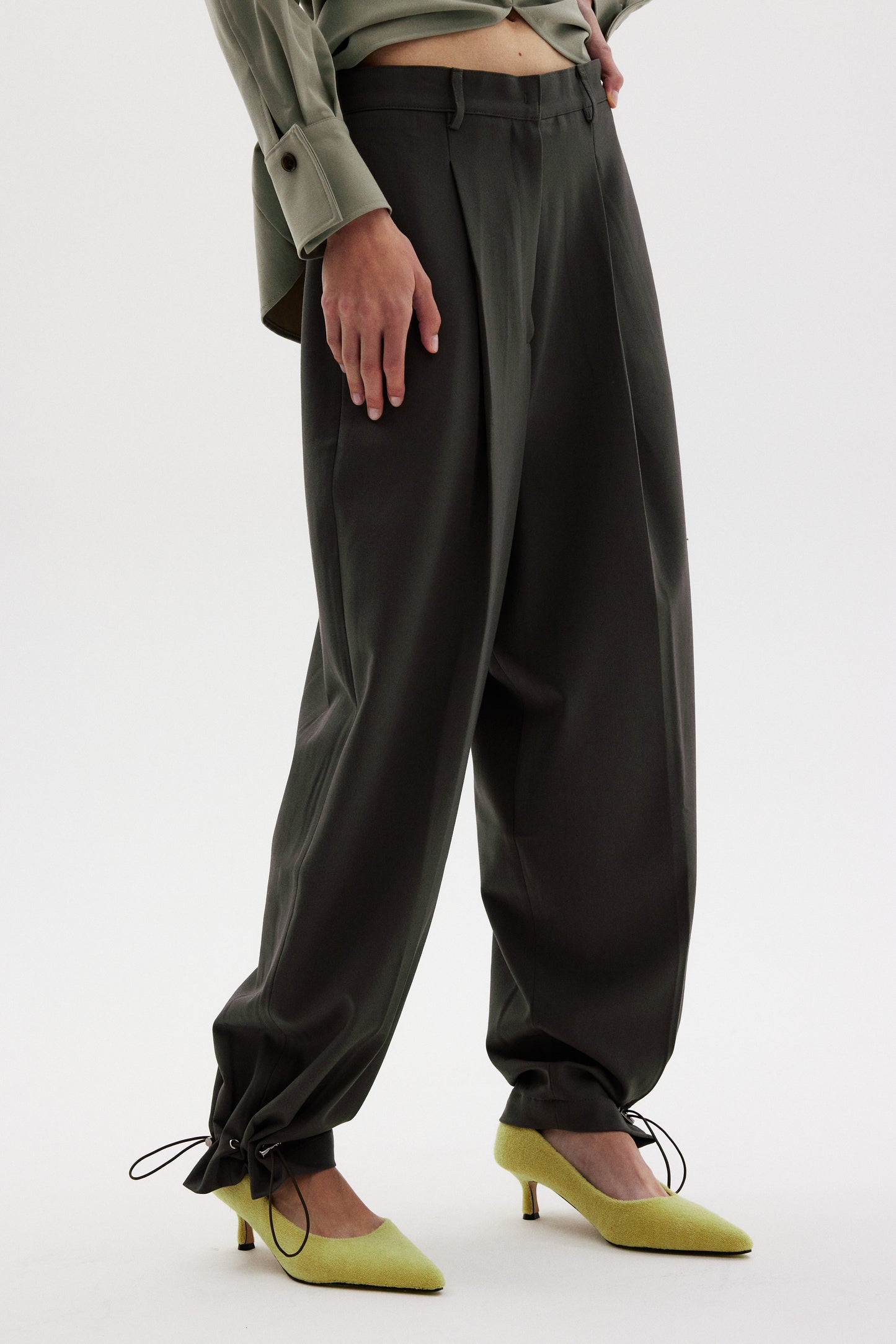 Toggle Tapered Trouser, Olive
