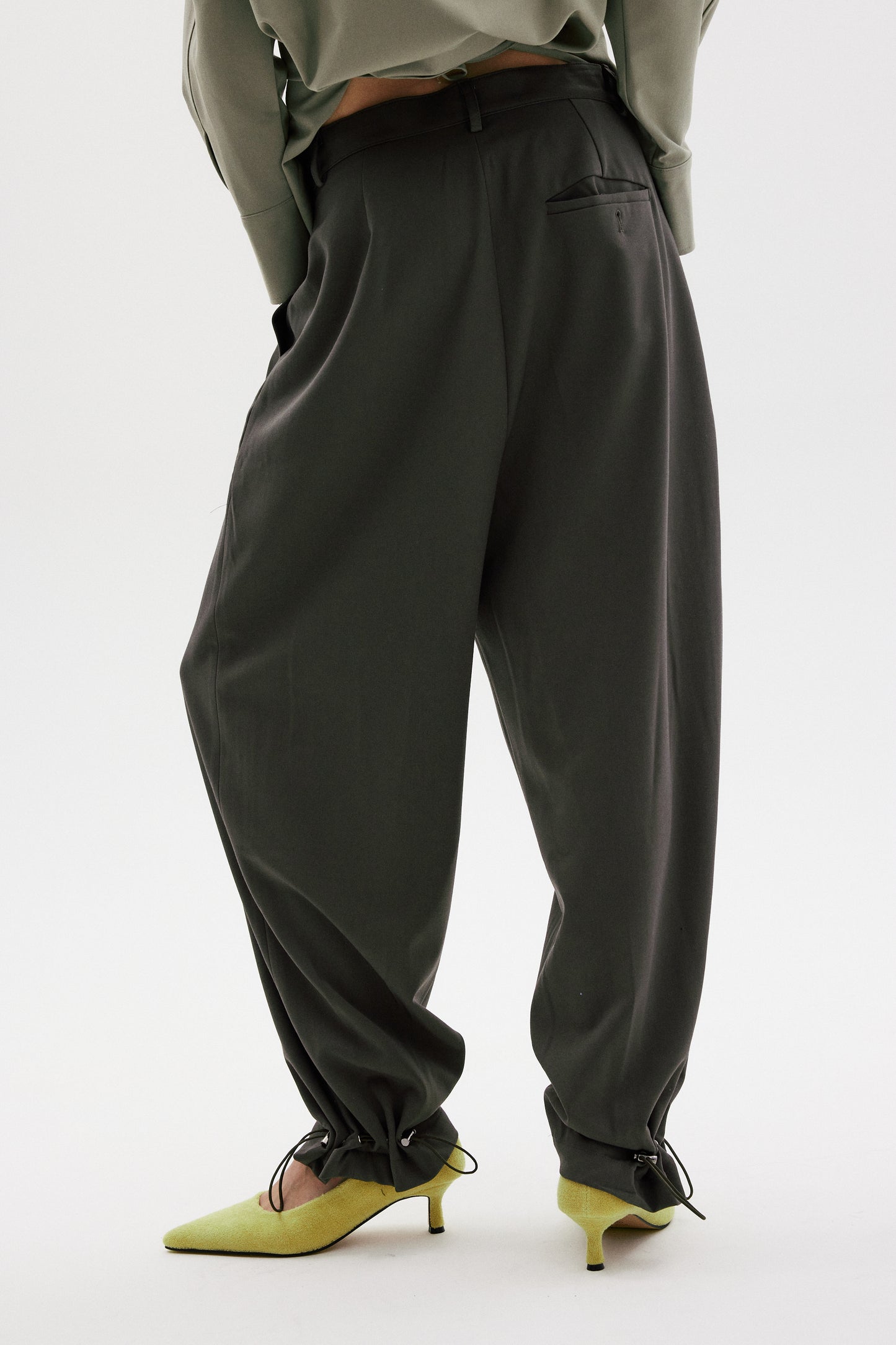 Toggle Tapered Trouser, Olive