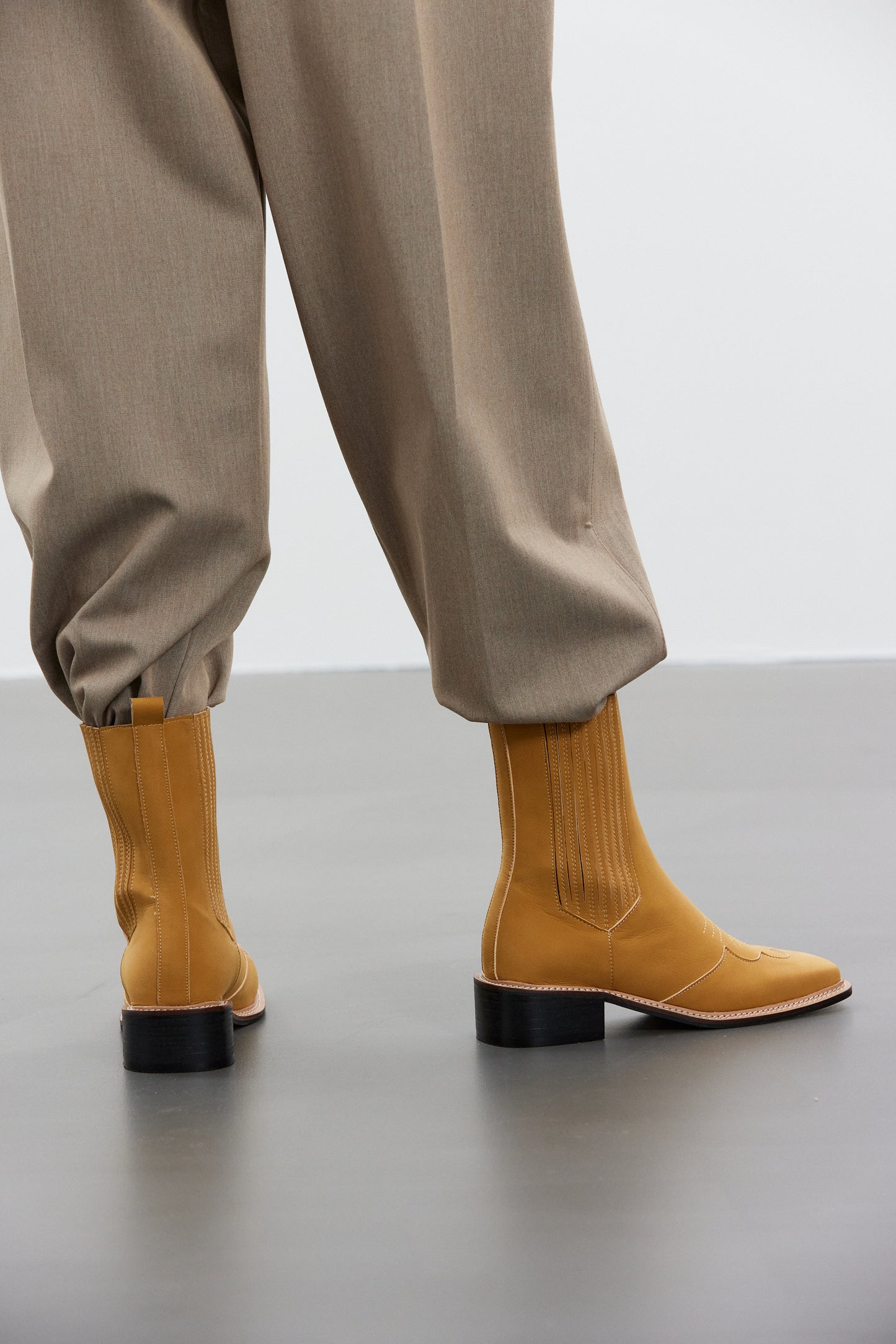 Western Chelsea Boots, Medallion
