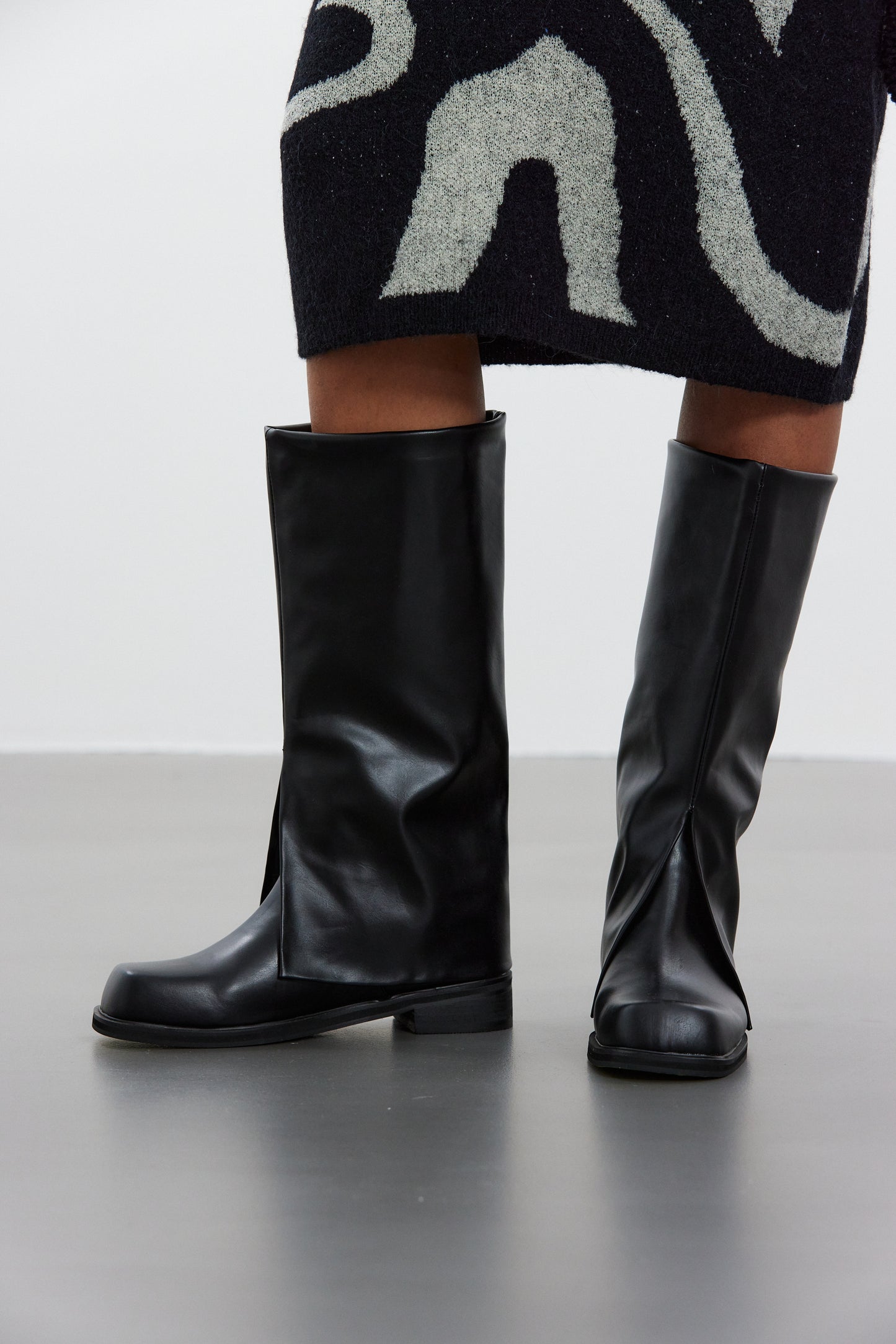 Wide Shaft Hooded Boots, Black
