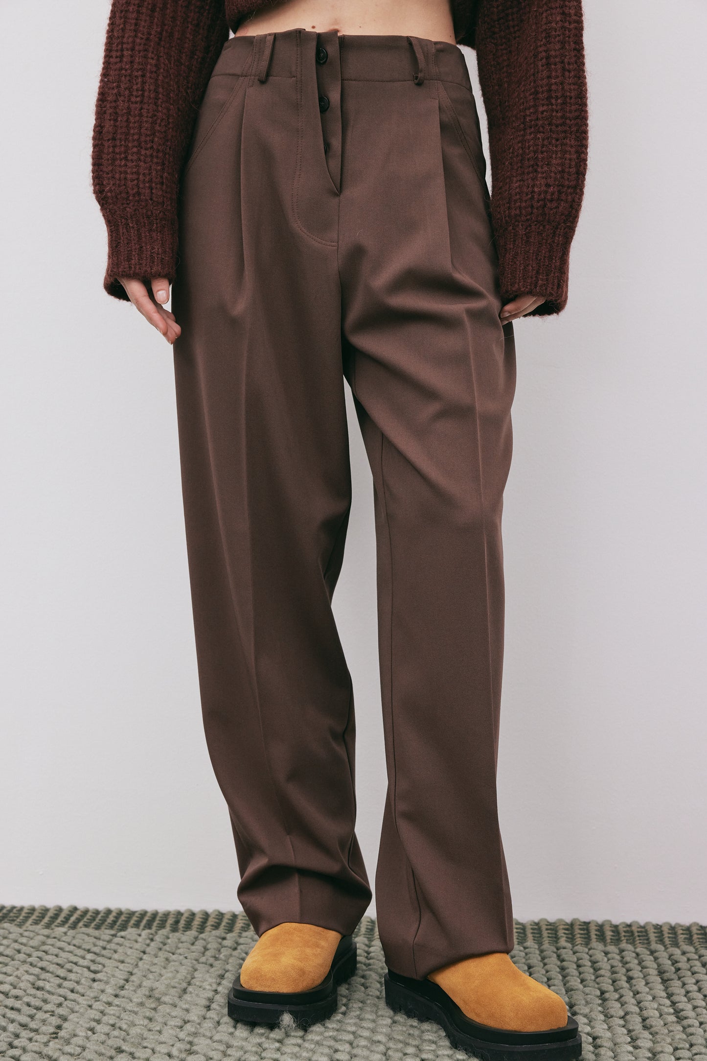 Triple Button Tapered Trousers, Brunette