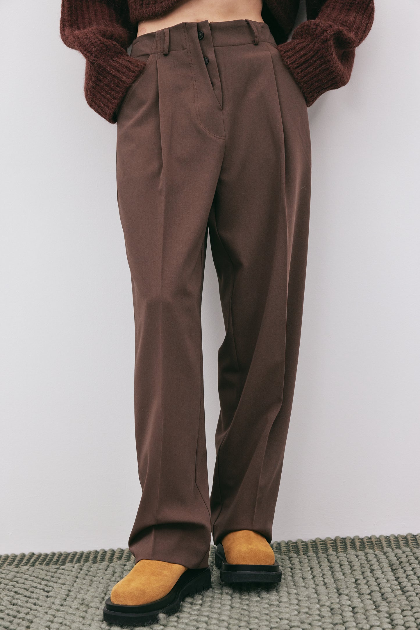 Triple Button Tapered Trousers, Brunette