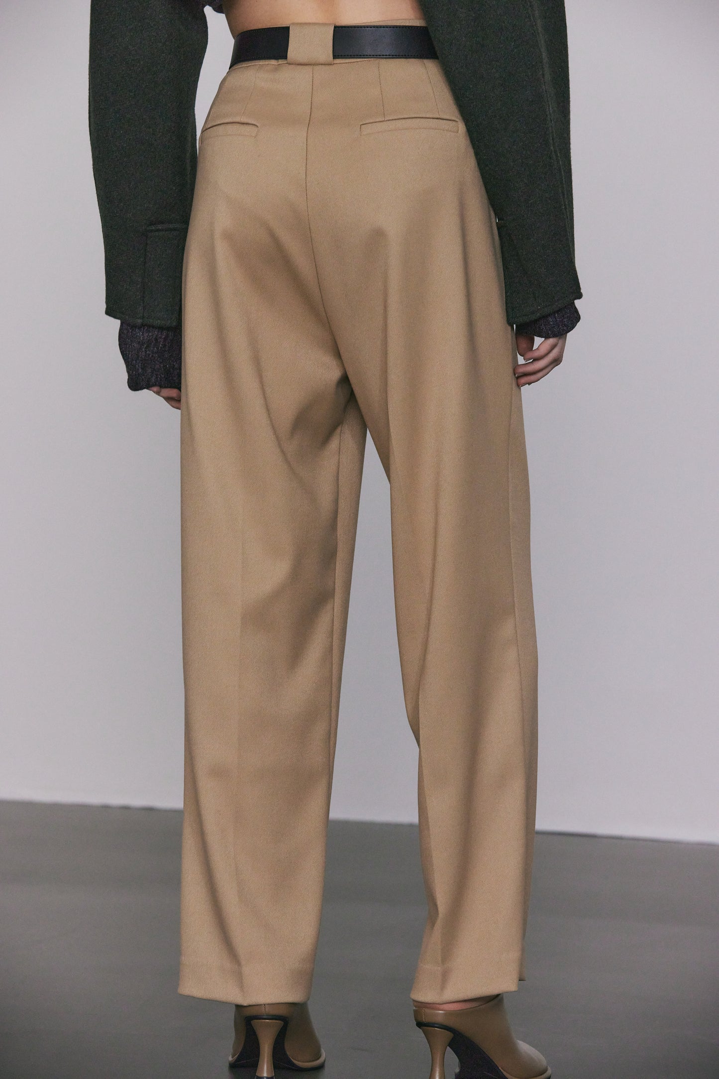 Lock Belted Wide Tapered Trousers, Butterum