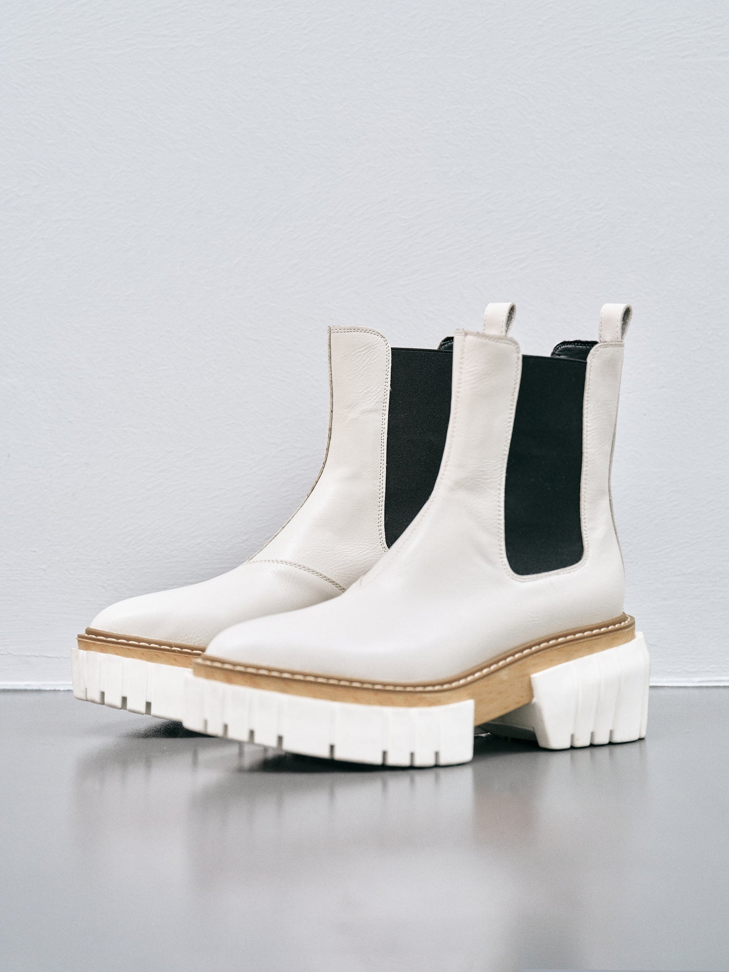 Heeled Chelsea Boots, White