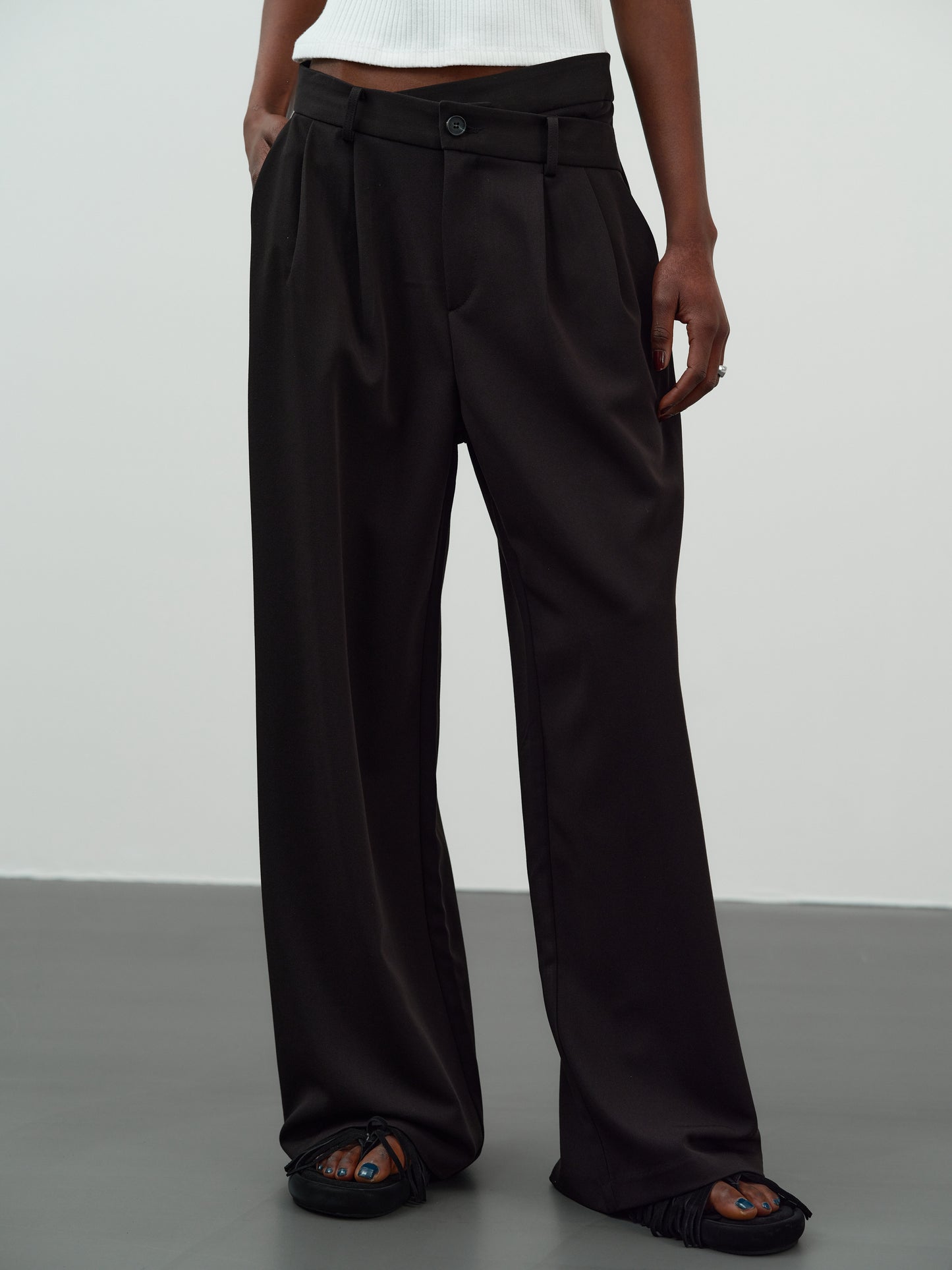 Criss-Cross Pintuck Trousers, Black