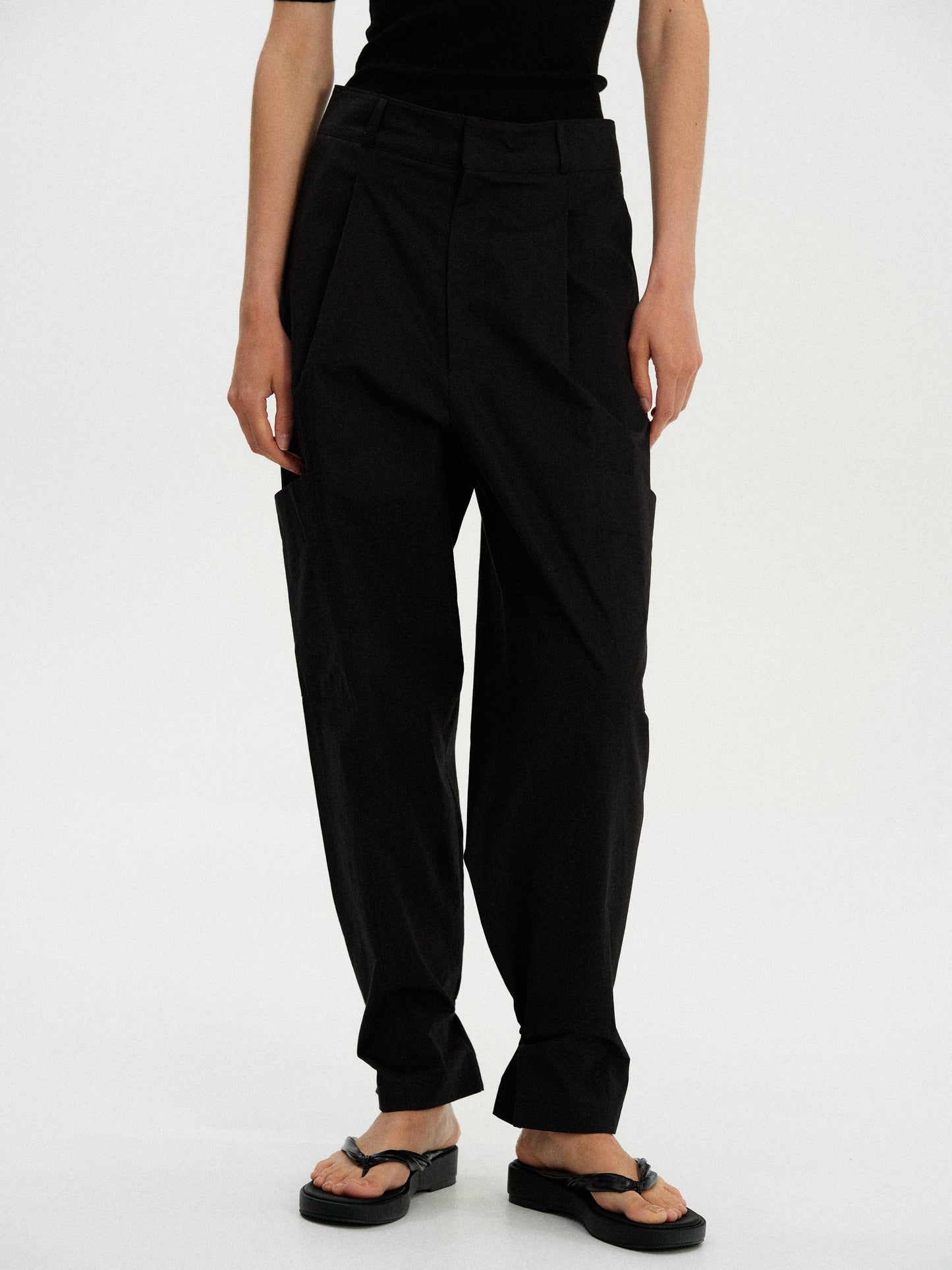 Low Pocket Toggle Trousers, Black