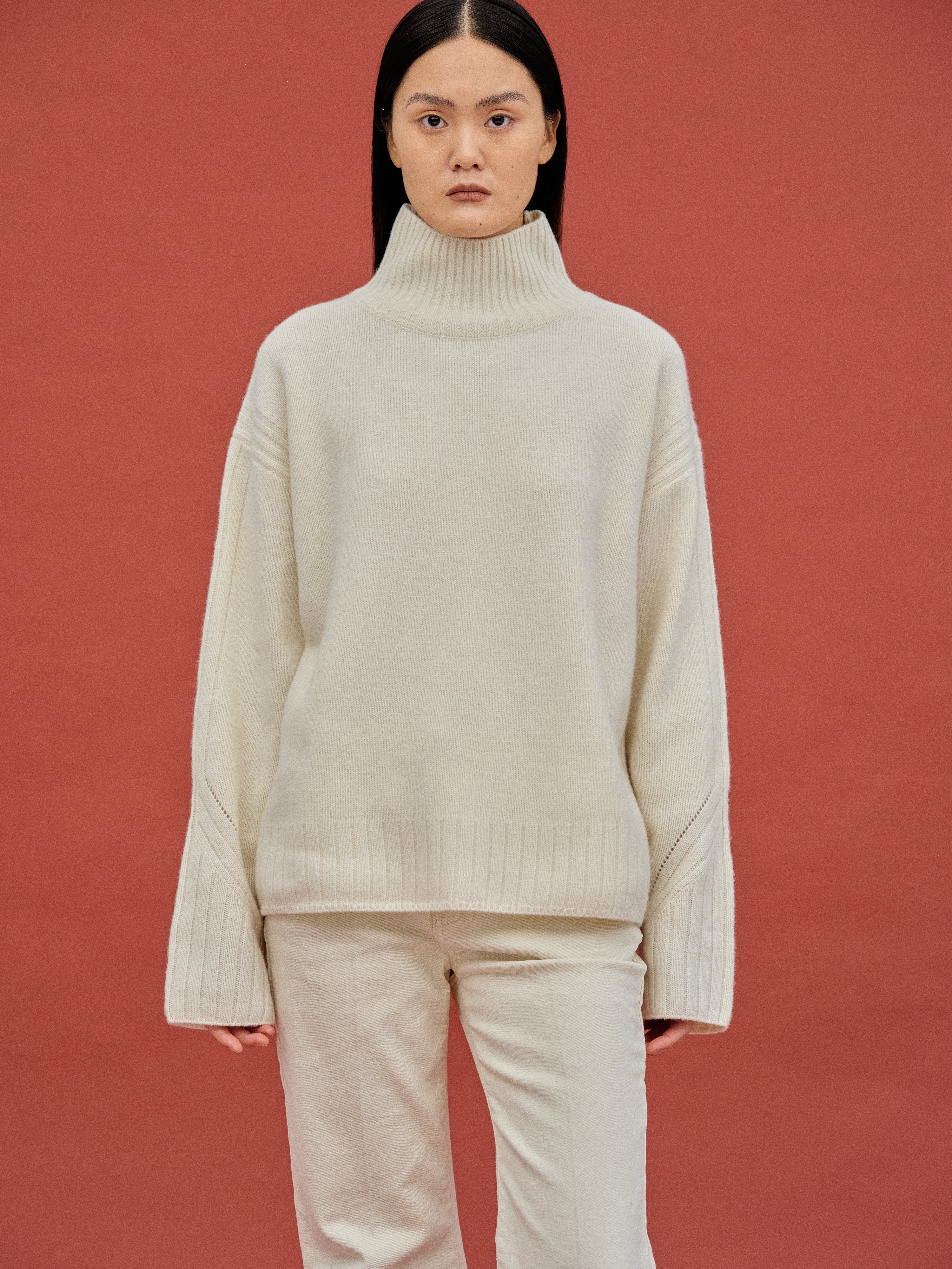 Ivory cashmere deals turtleneck sweater