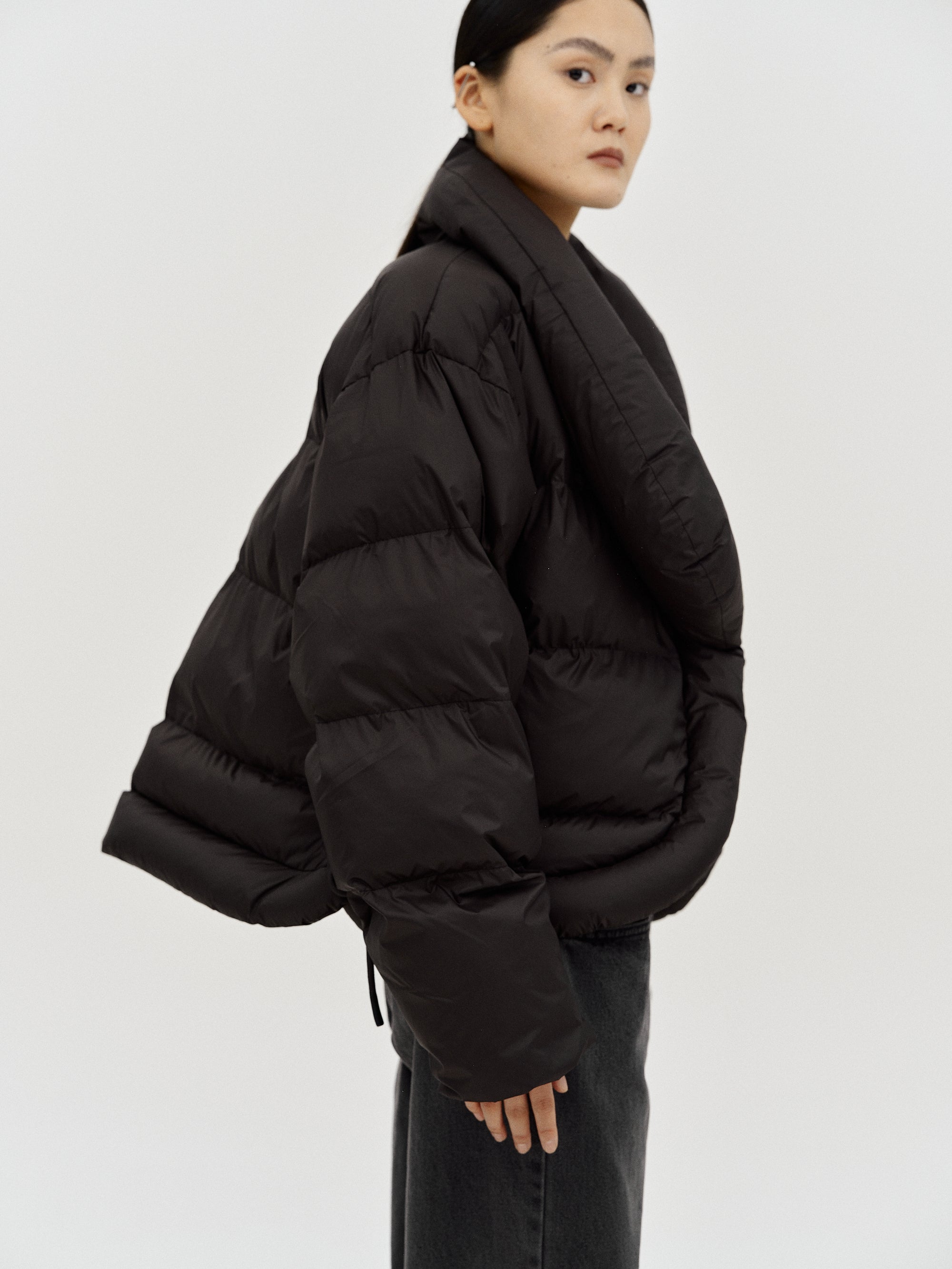 Asymmetric-Zip Puffer, Black – SourceUnknown