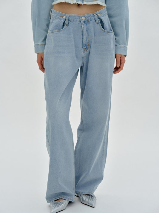 Relaxed Buttoned Jeans, Light Wash