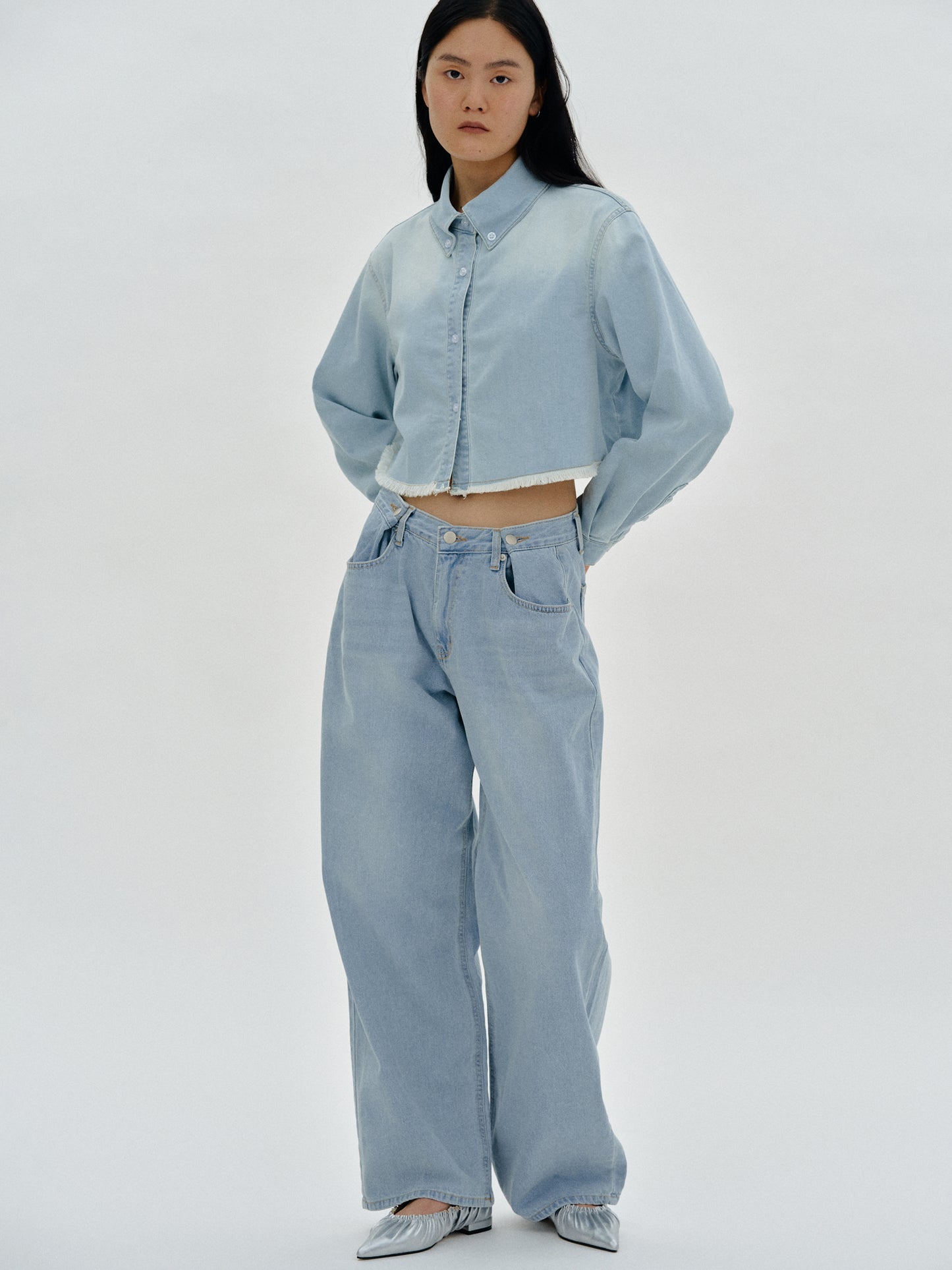 Relaxed Buttoned Jeans, Light Wash